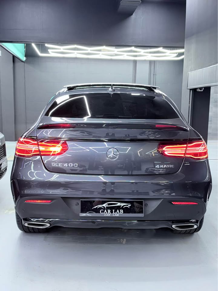 2017 Mercedes-Benz GLE photo 2