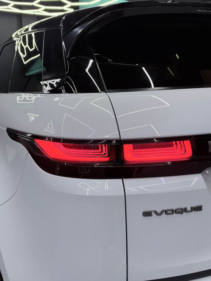 2020 Land Rover Range Rover Evoque photo 5