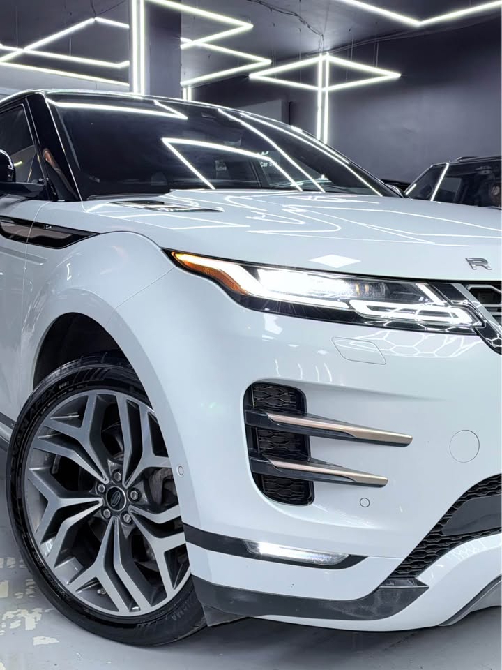 2020 Land Rover Range Rover Evoque photo 8