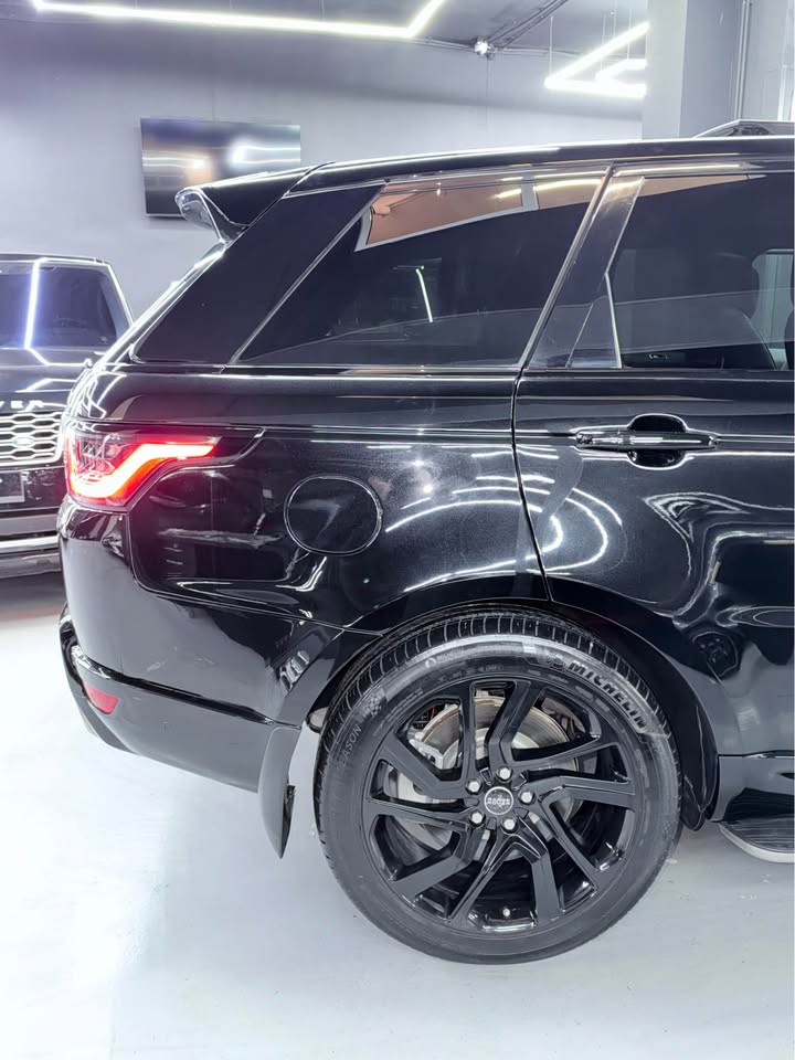 2018 Land Rover Range Rover Sport photo 4