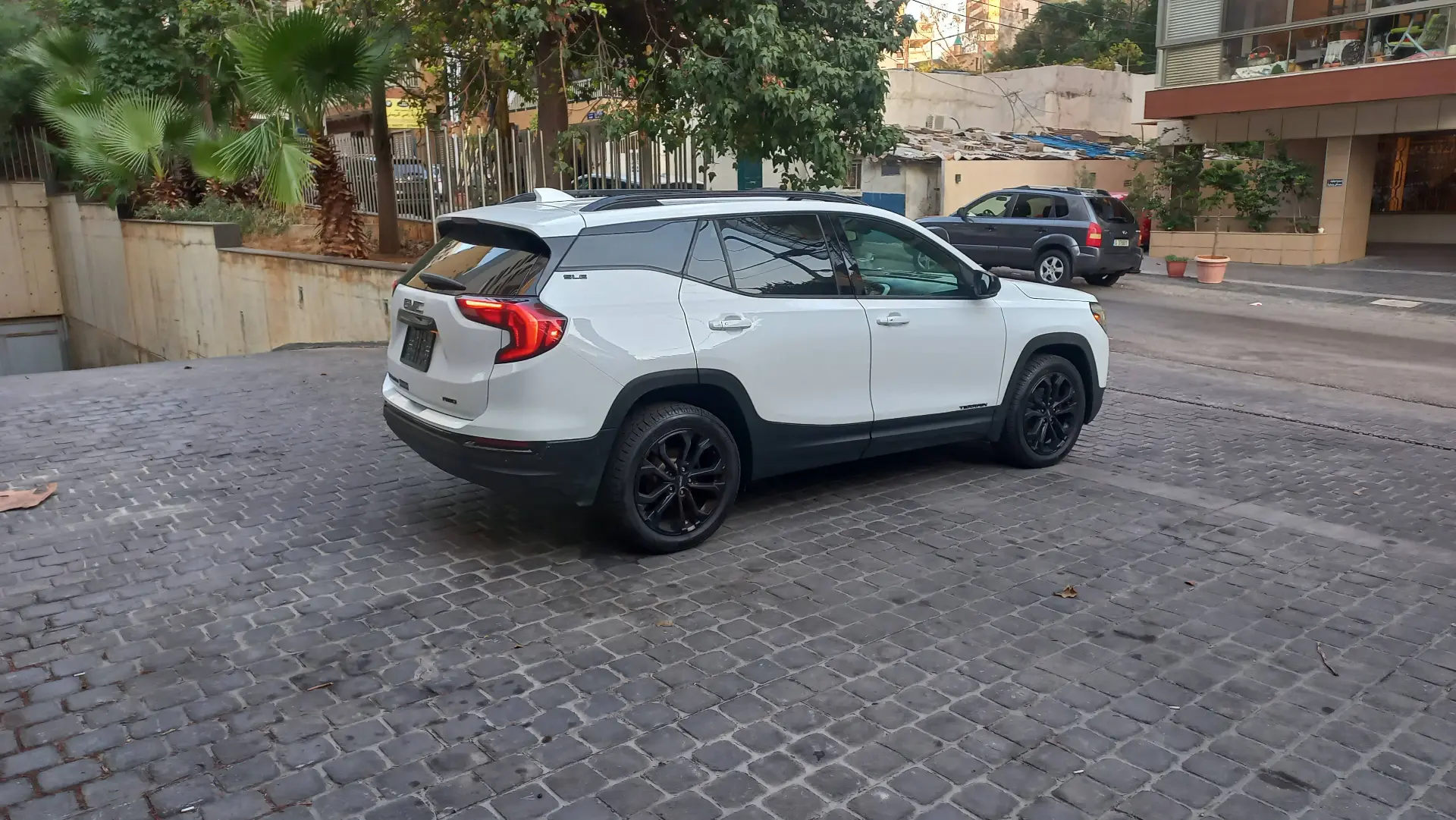 2019 GMC Terrain photo 2
