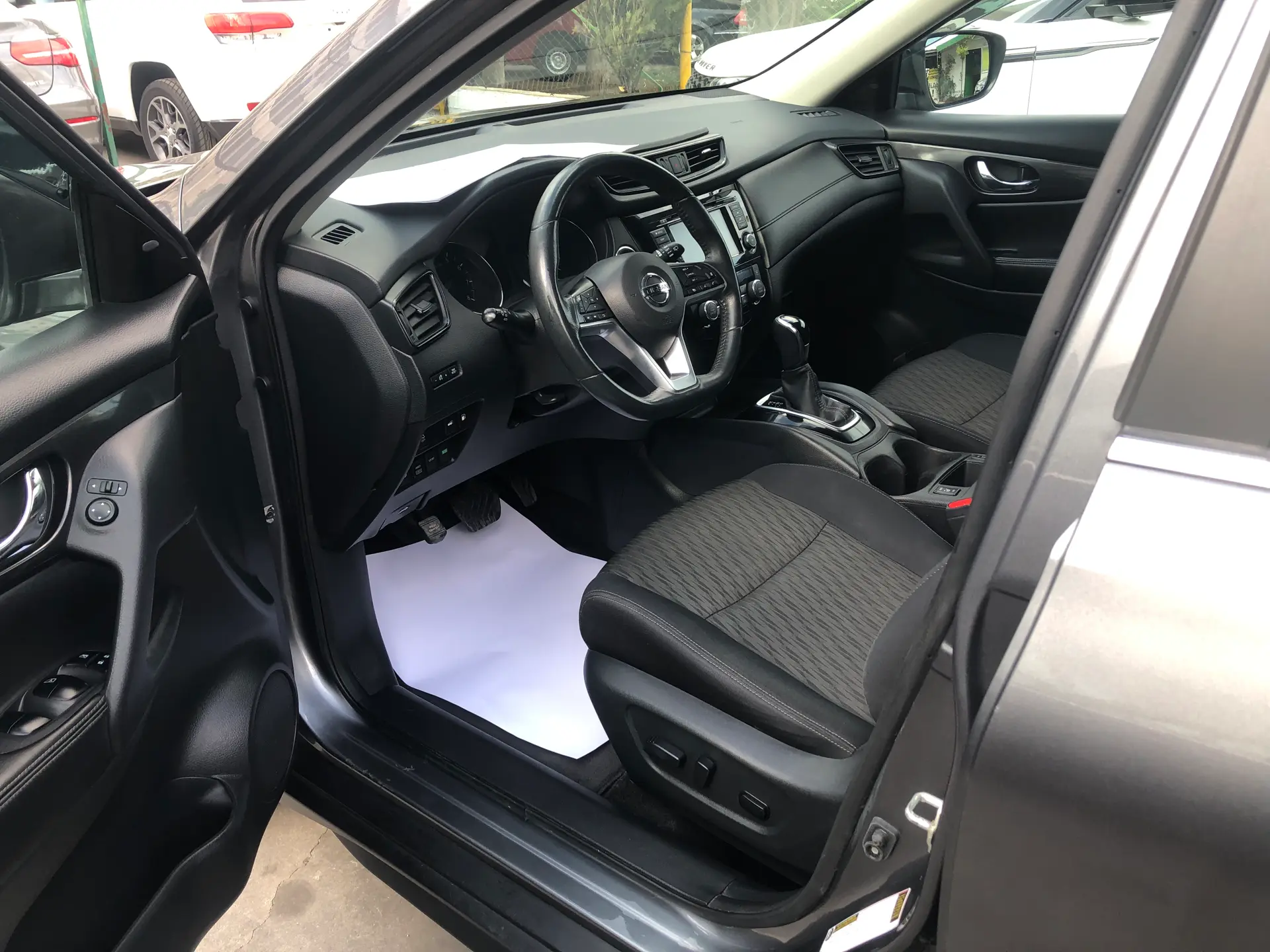 2018 Nissan Rogue photo 6