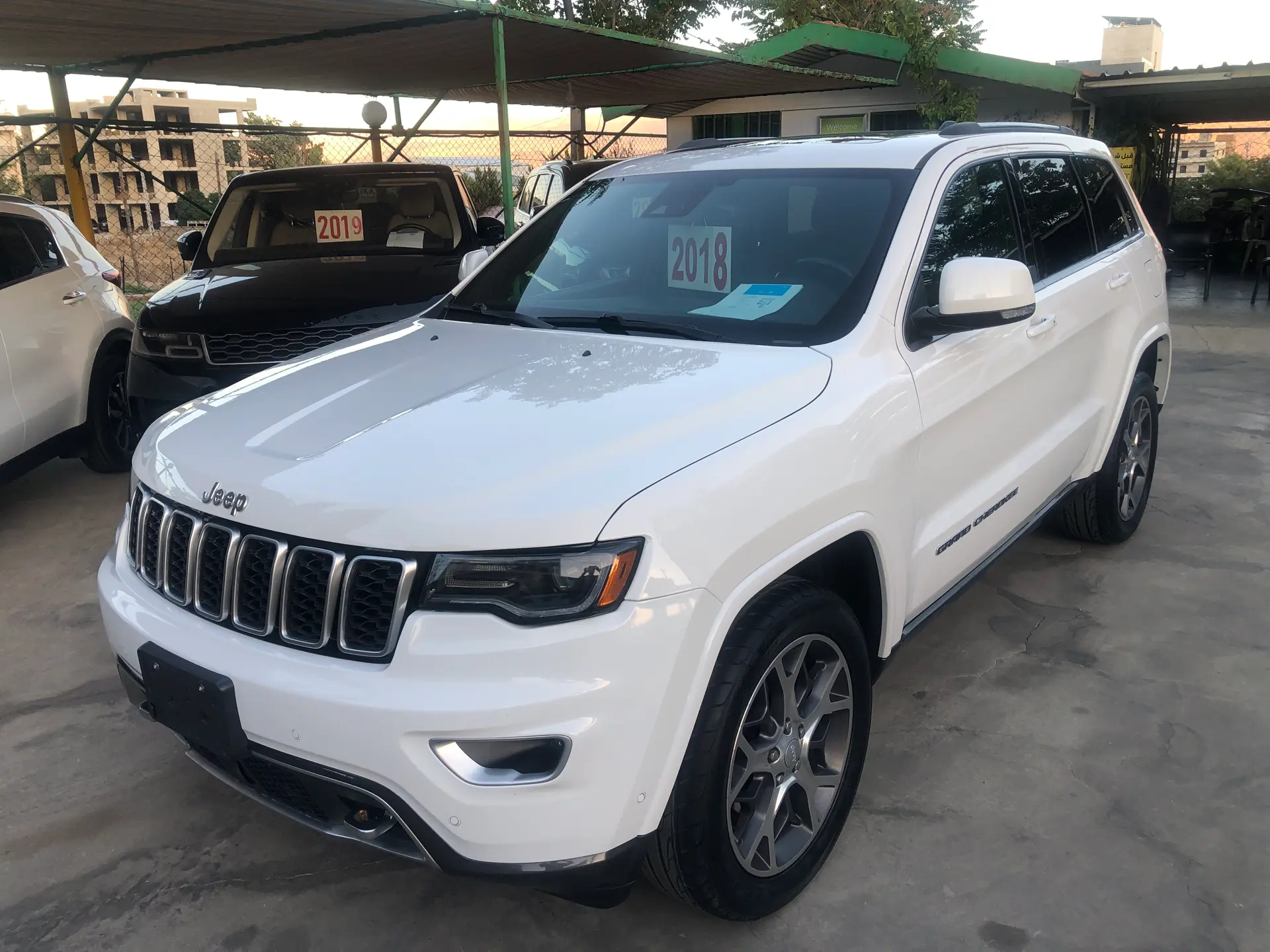 2018 Jeep Grand Cherokee photo 2
