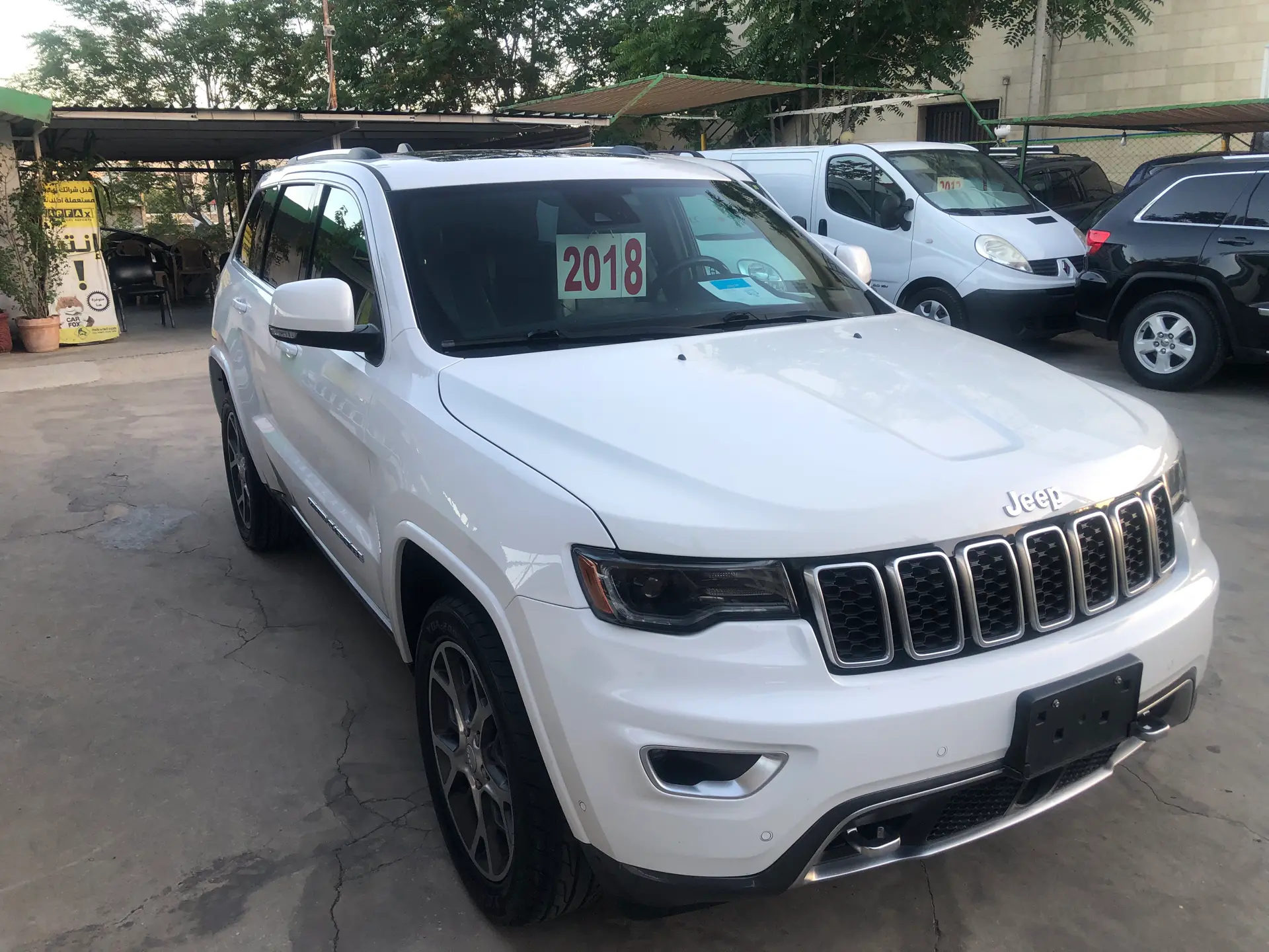 2018 Jeep Grand Cherokee photo 3