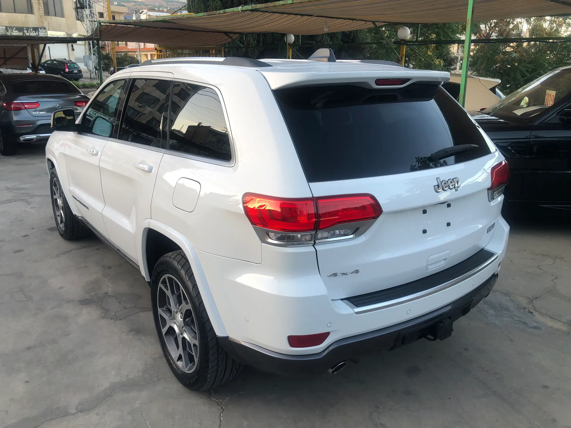 2018 Jeep Grand Cherokee photo 4