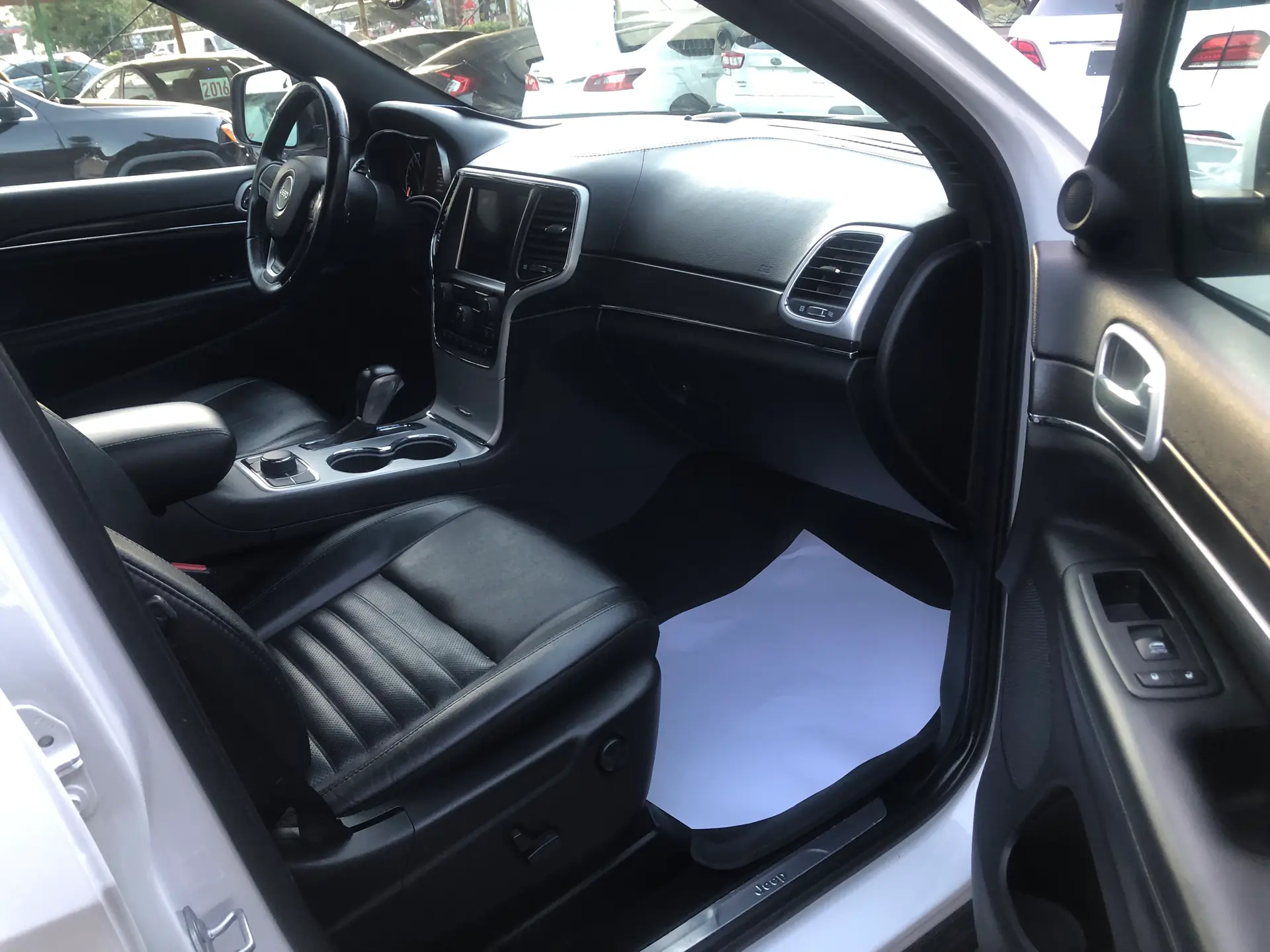 2018 Jeep Grand Cherokee photo 9