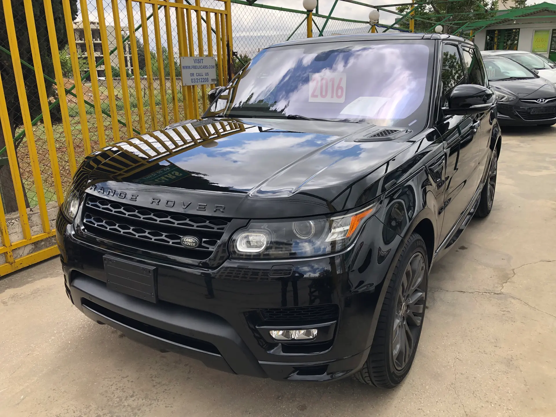 2016 Land Rover Range Rover Sport photo 2