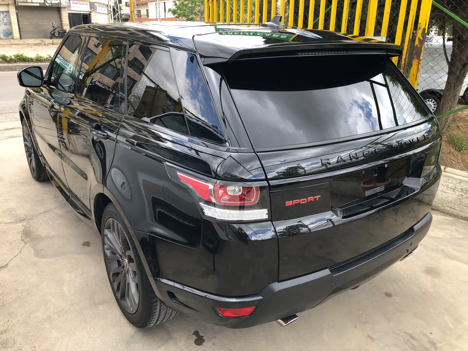 2016 Land Rover Range Rover Sport photo 4