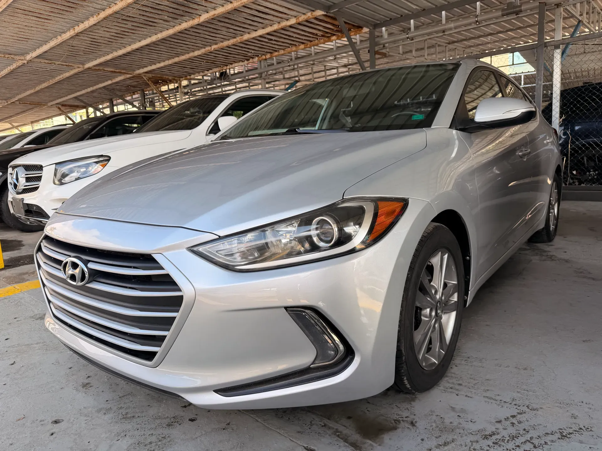 2018 Hyundai Elantra photo 2