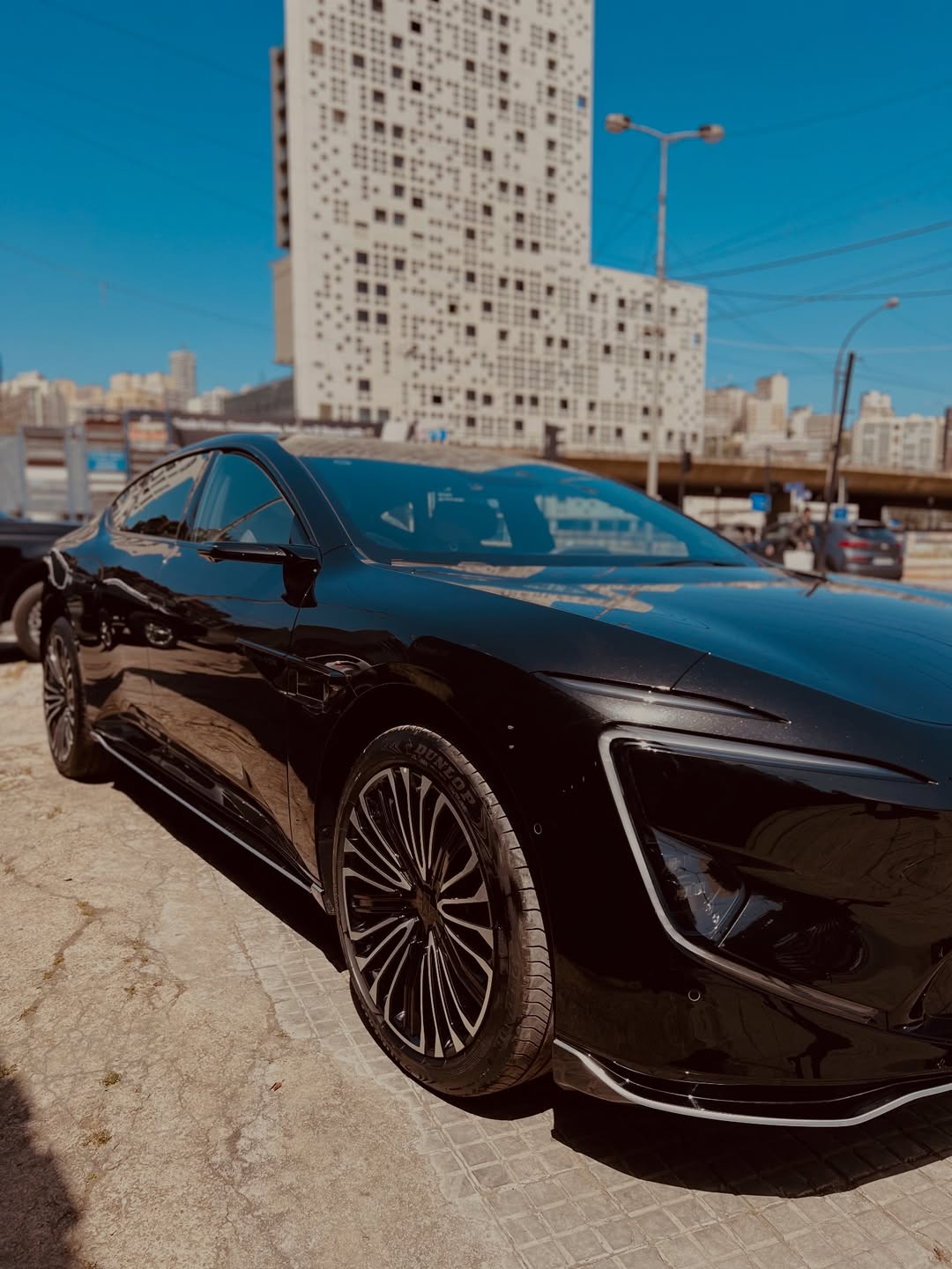 2025 Avatr 12