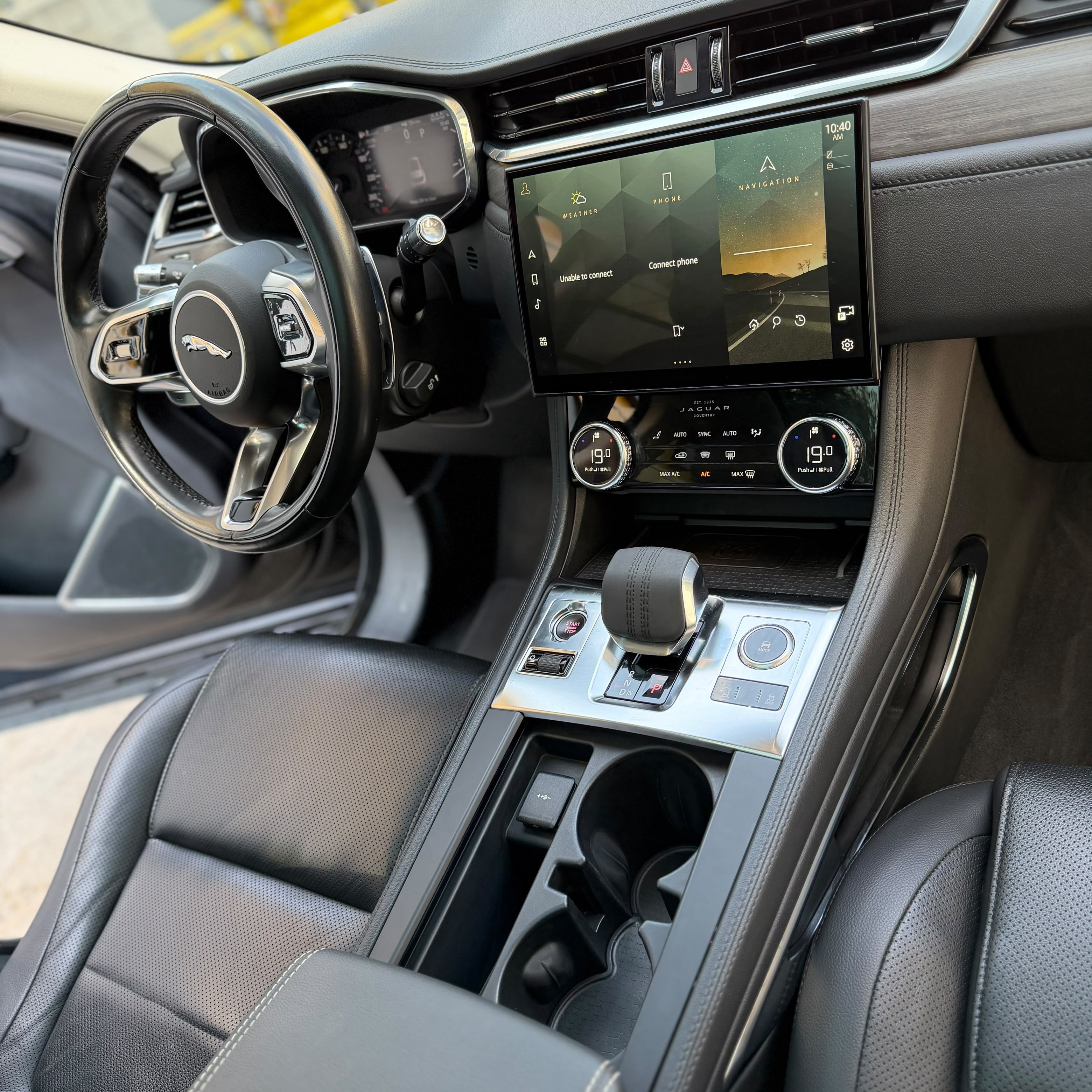 2021 Jaguar F-PACE photo 7