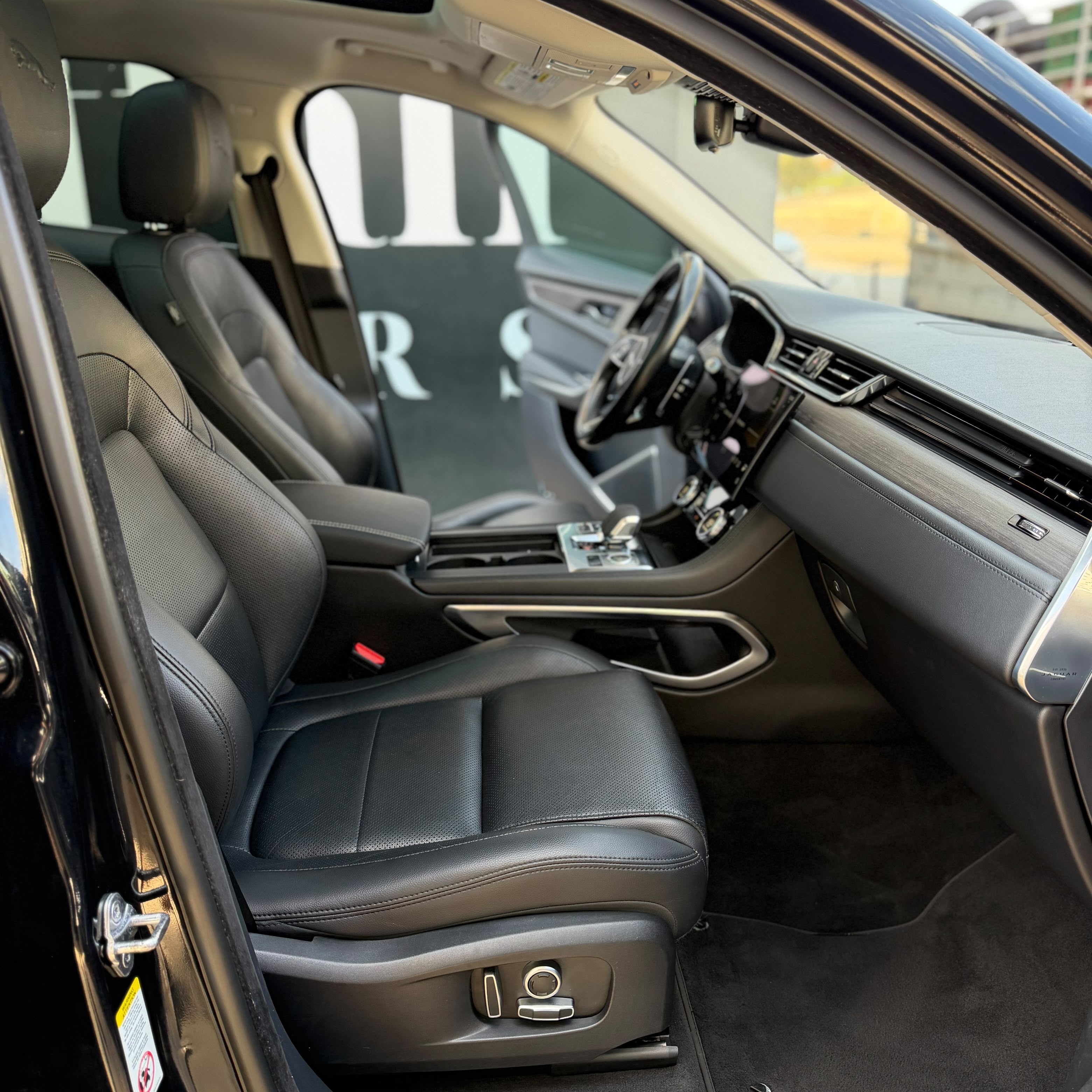 2021 Jaguar F-PACE photo 10