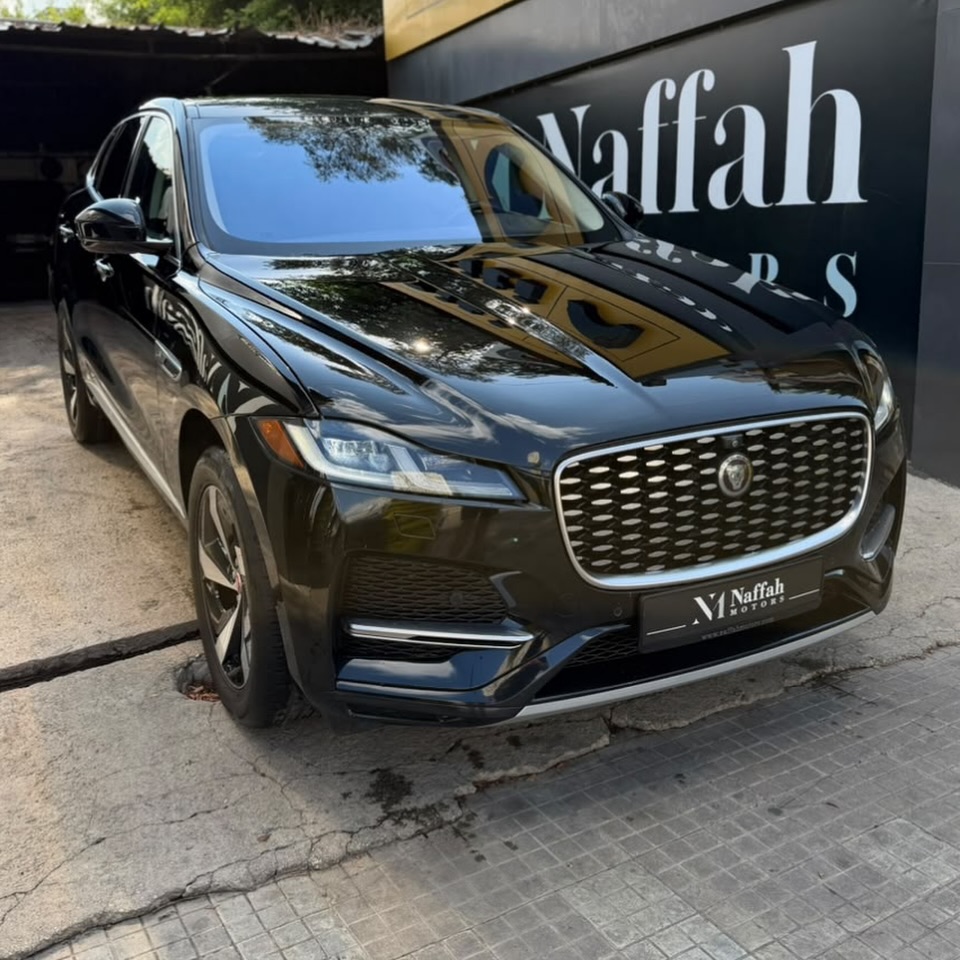2021 Jaguar F-PACE photo 3