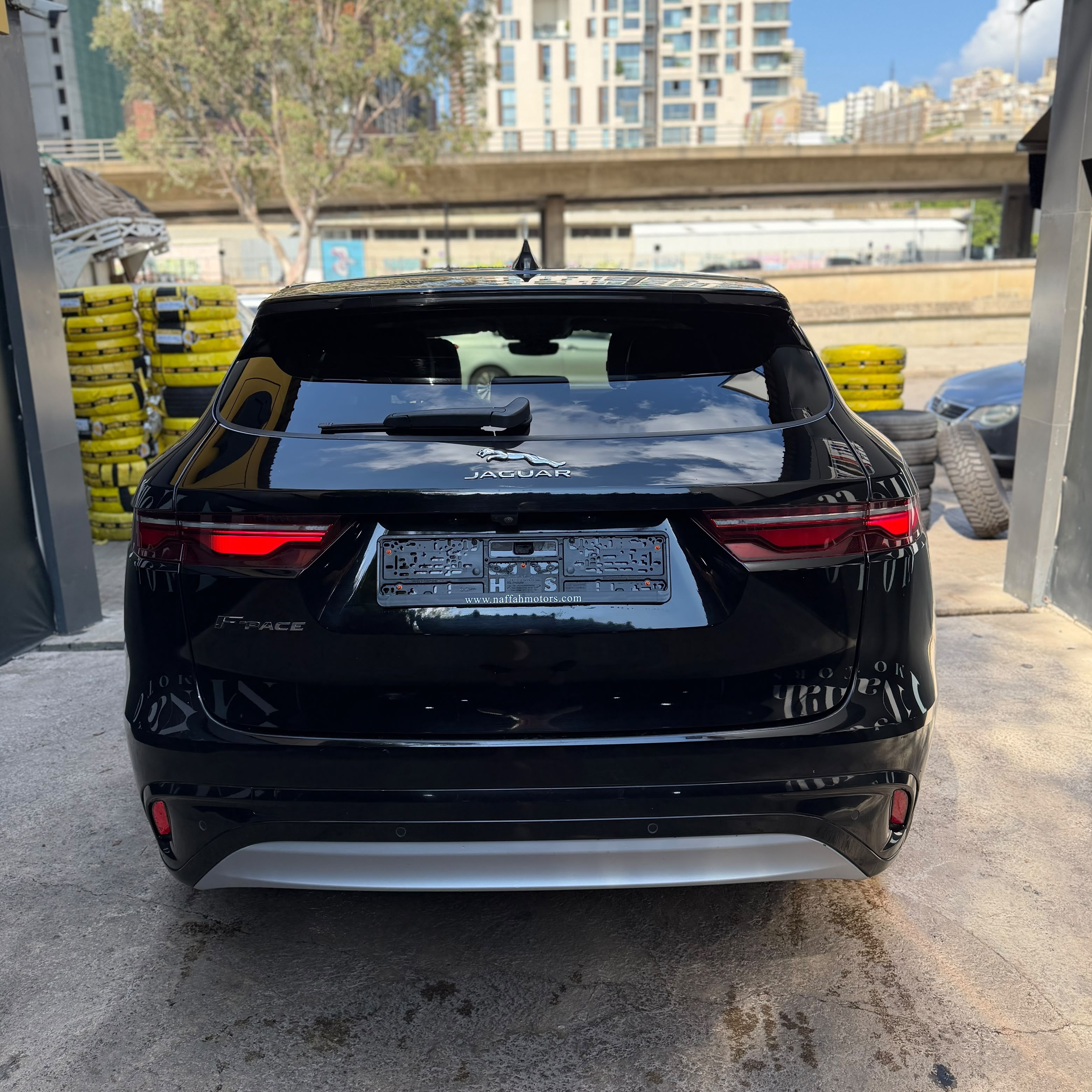 2021 Jaguar F-PACE photo 4