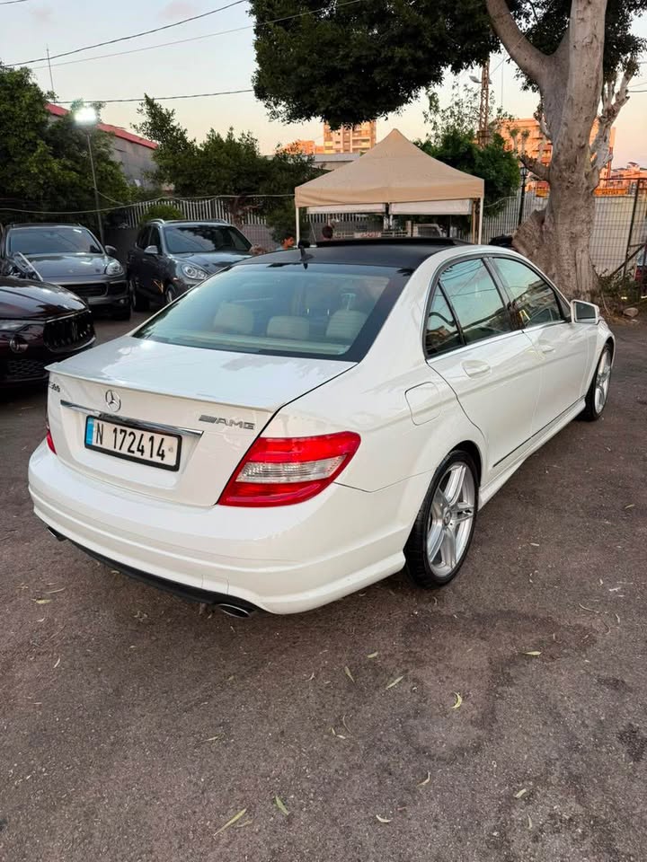 2011 Mercedes-Benz C-Class photo 2