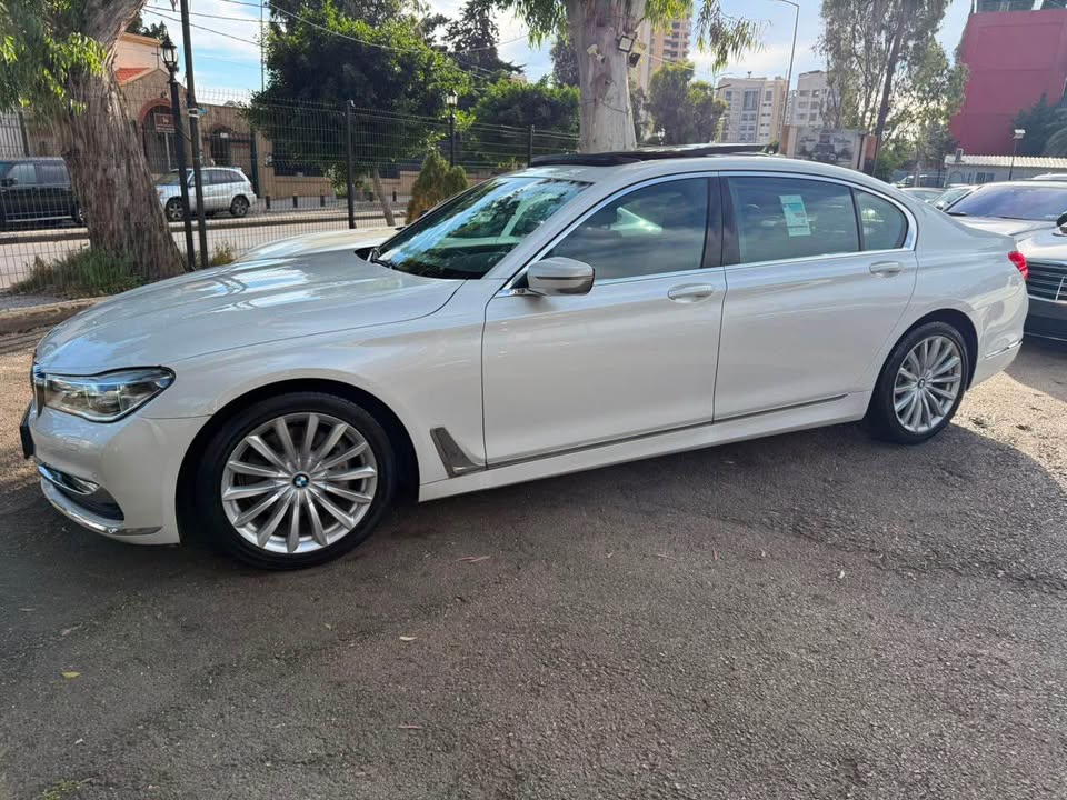 2017 BMW 7 Series photo 2