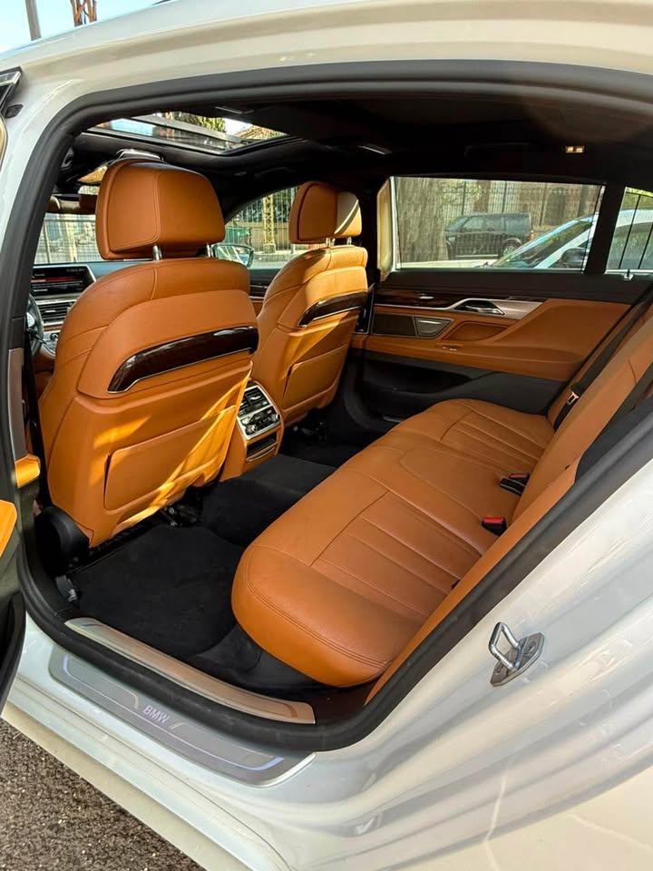 2017 BMW 7 Series photo 3