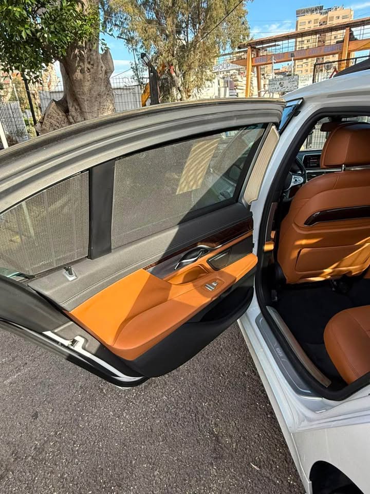 2017 BMW 7 Series photo 4