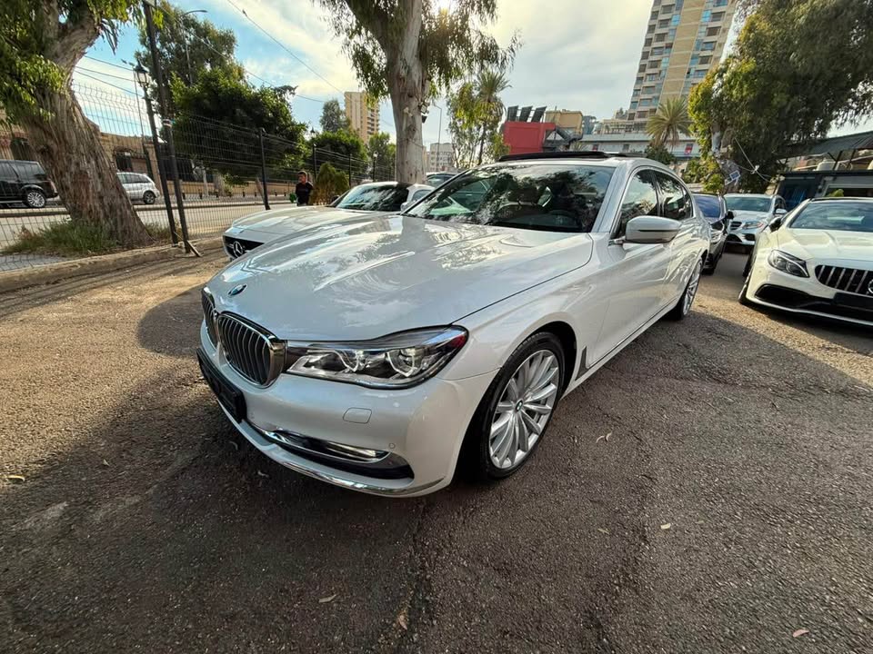 2017 BMW 7 Series photo 10