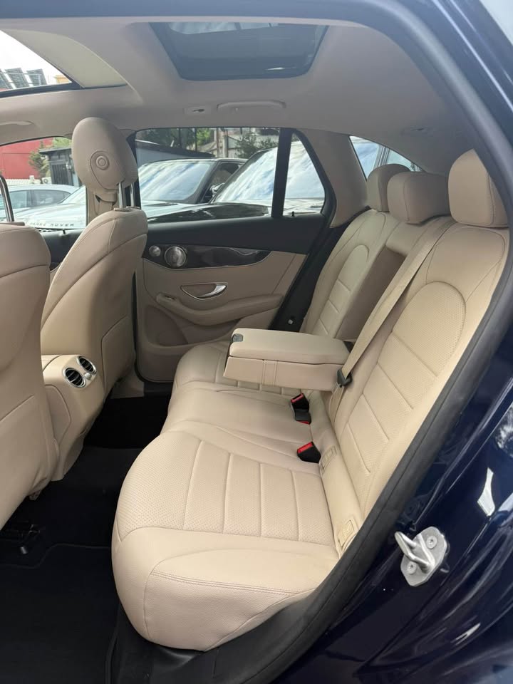 2017 Mercedes-Benz GLC photo 2
