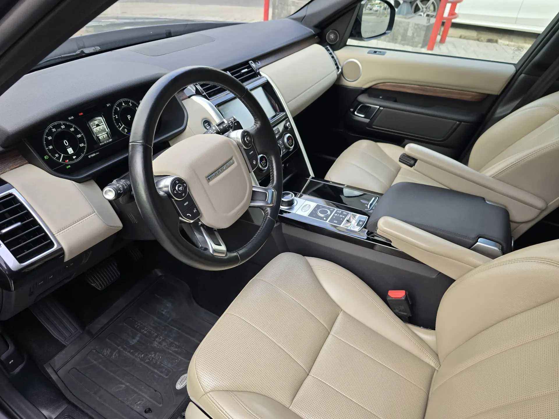 2018 Land Rover Discovery photo 4