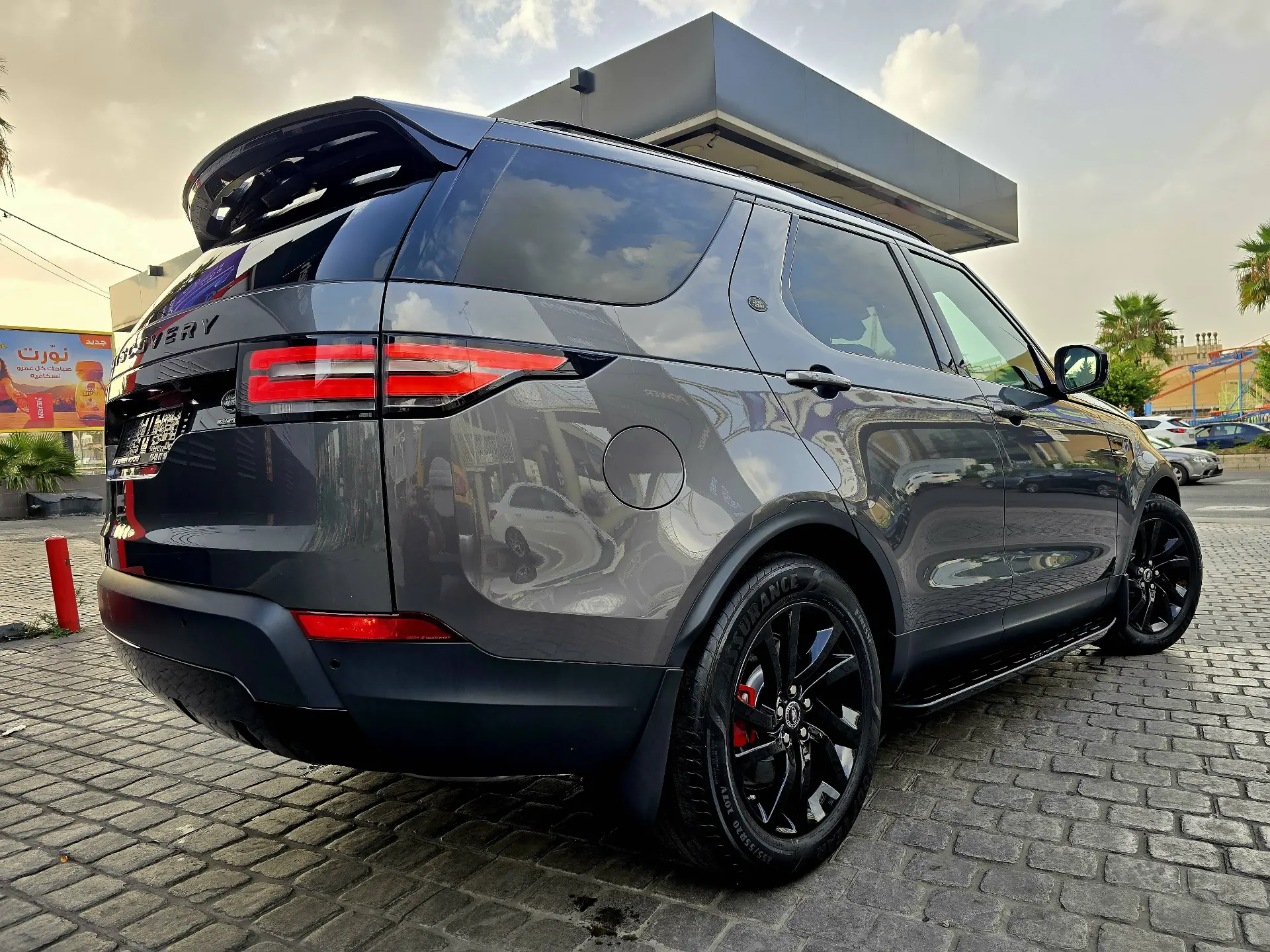 2018 Land Rover Discovery photo 14