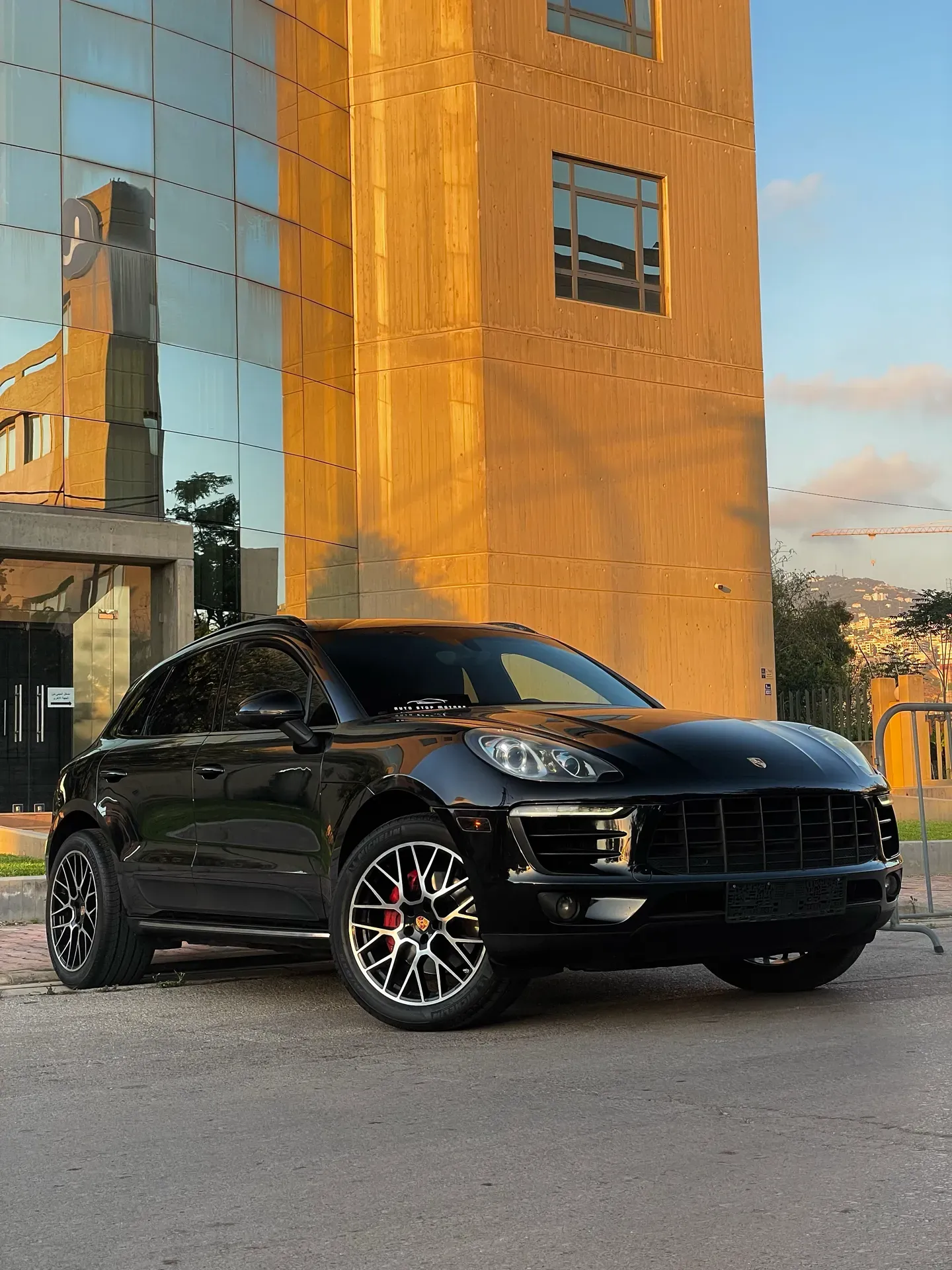 2015 Porsche Macan photo 2