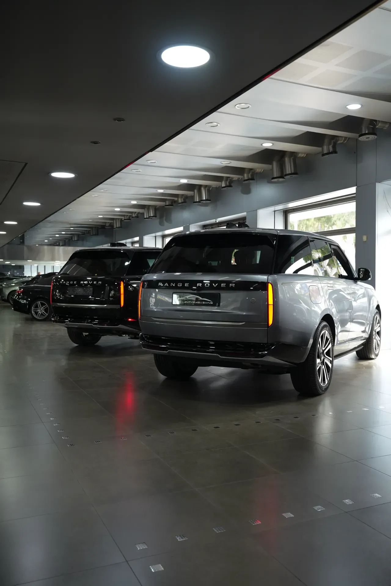 2025 Land Rover Range Rover Vogue photo 2