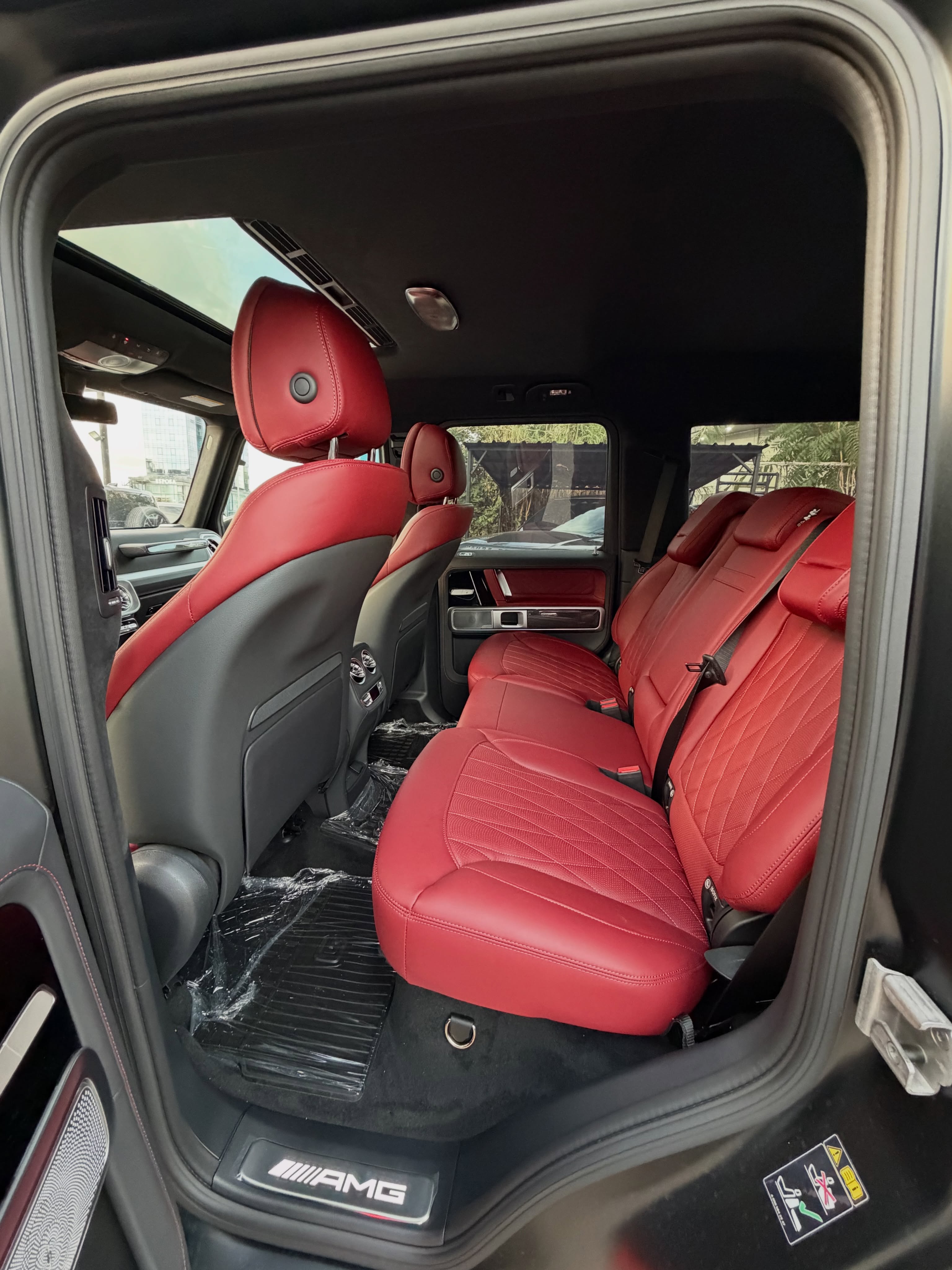 2027 Mercedes-Benz G63 4x4 photo 7