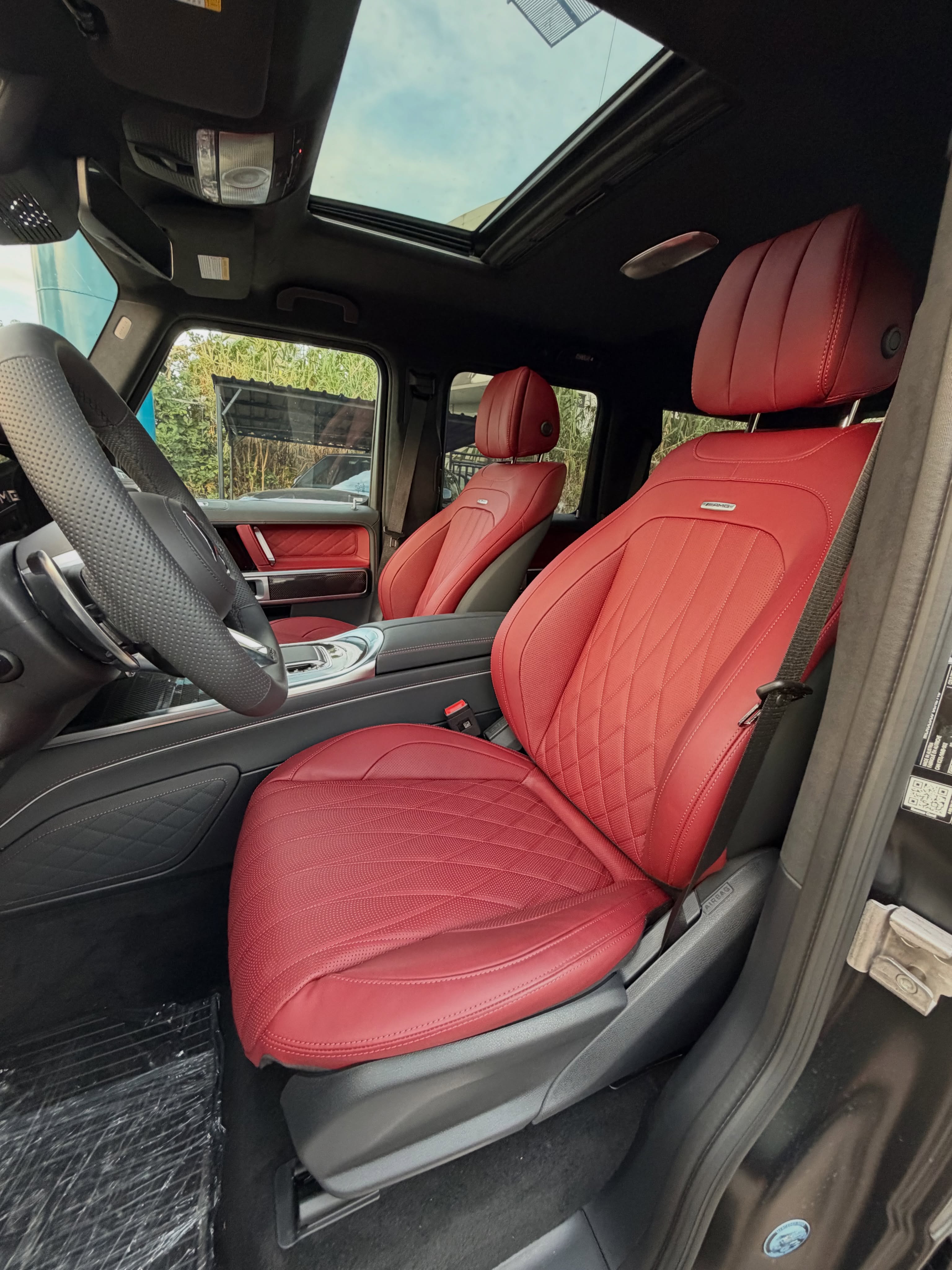 2027 Mercedes-Benz G63 4x4 photo 8