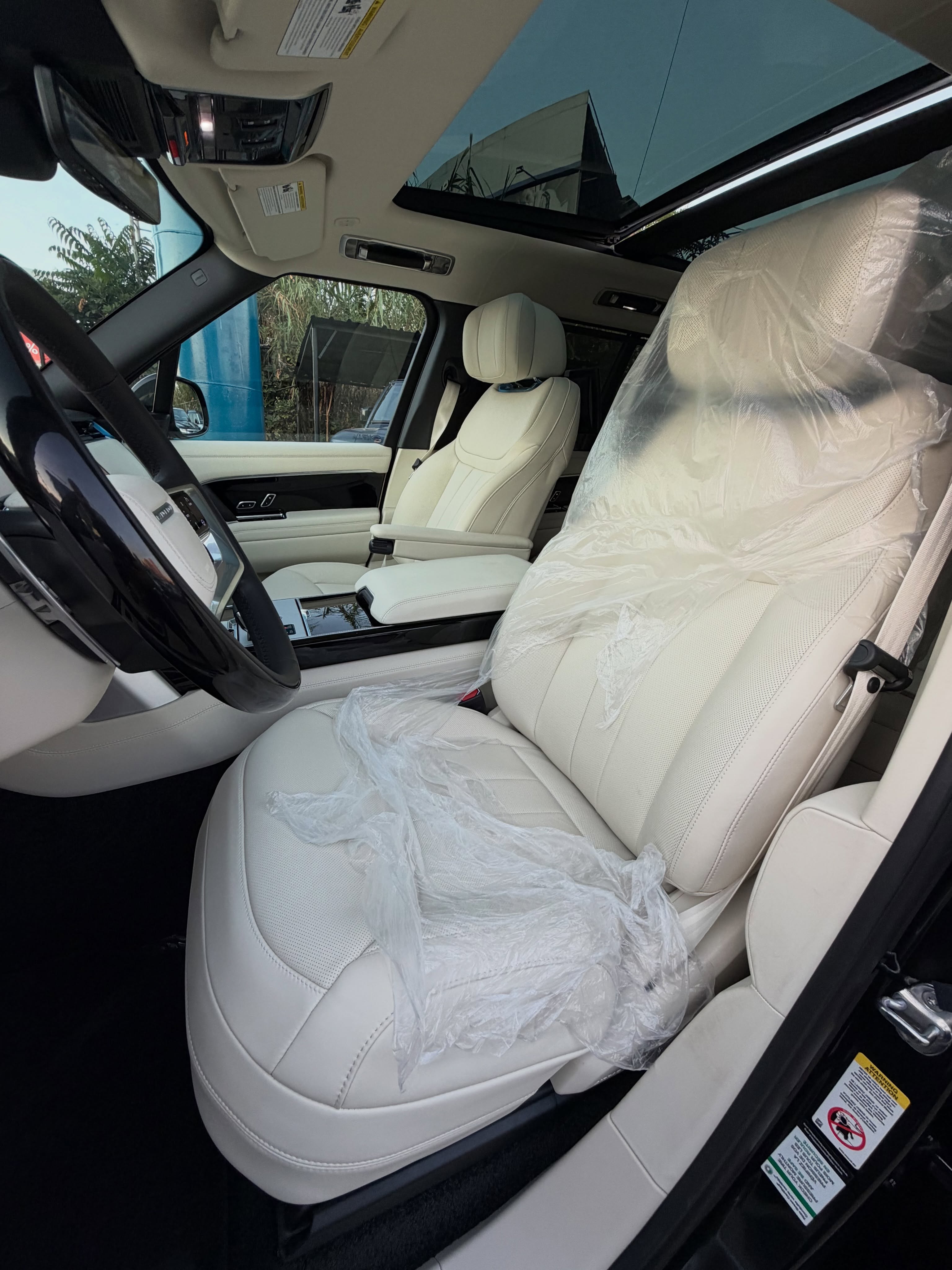2026 Land Rover Range Rover Vogue photo 2