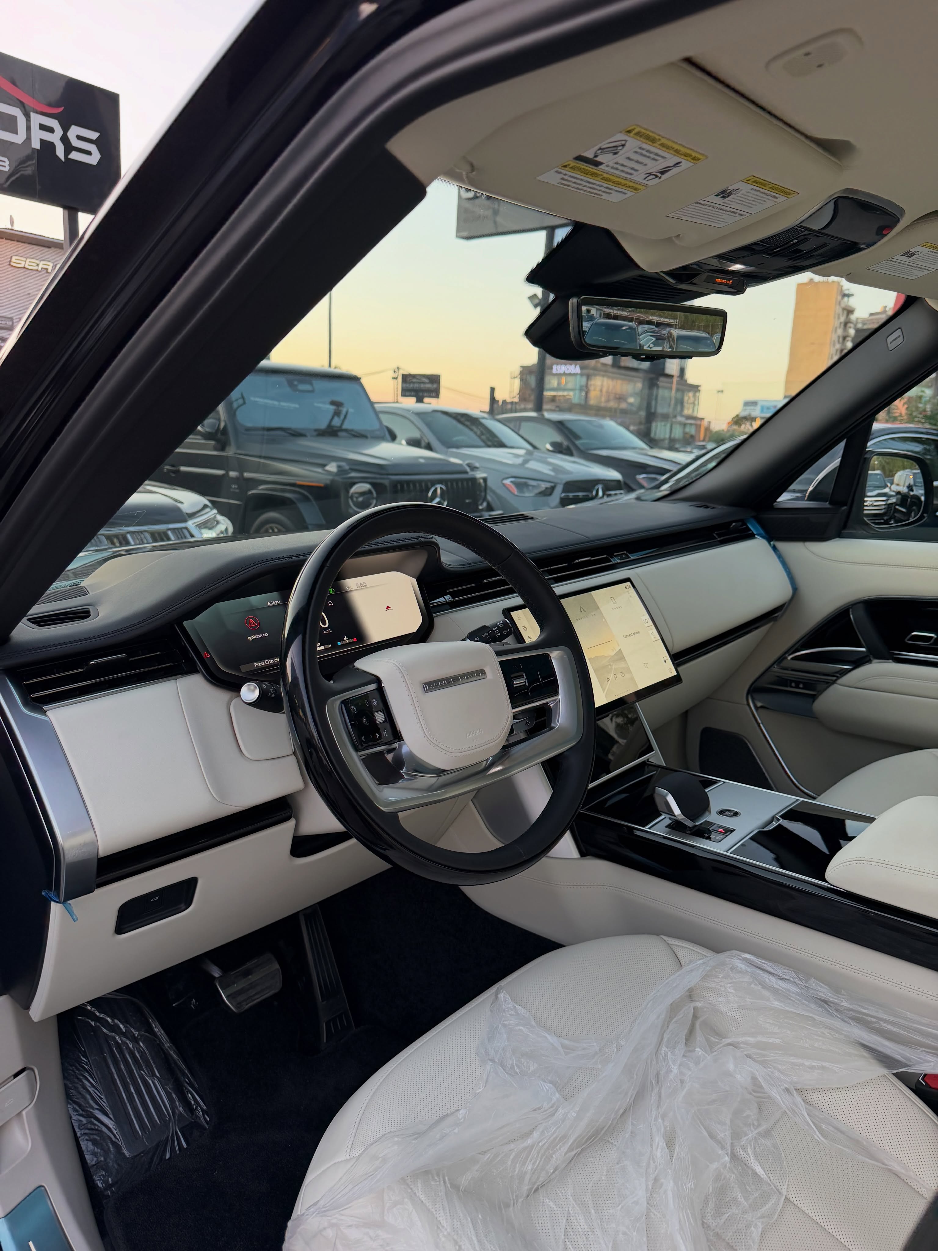 2026 Land Rover Range Rover Vogue photo 6