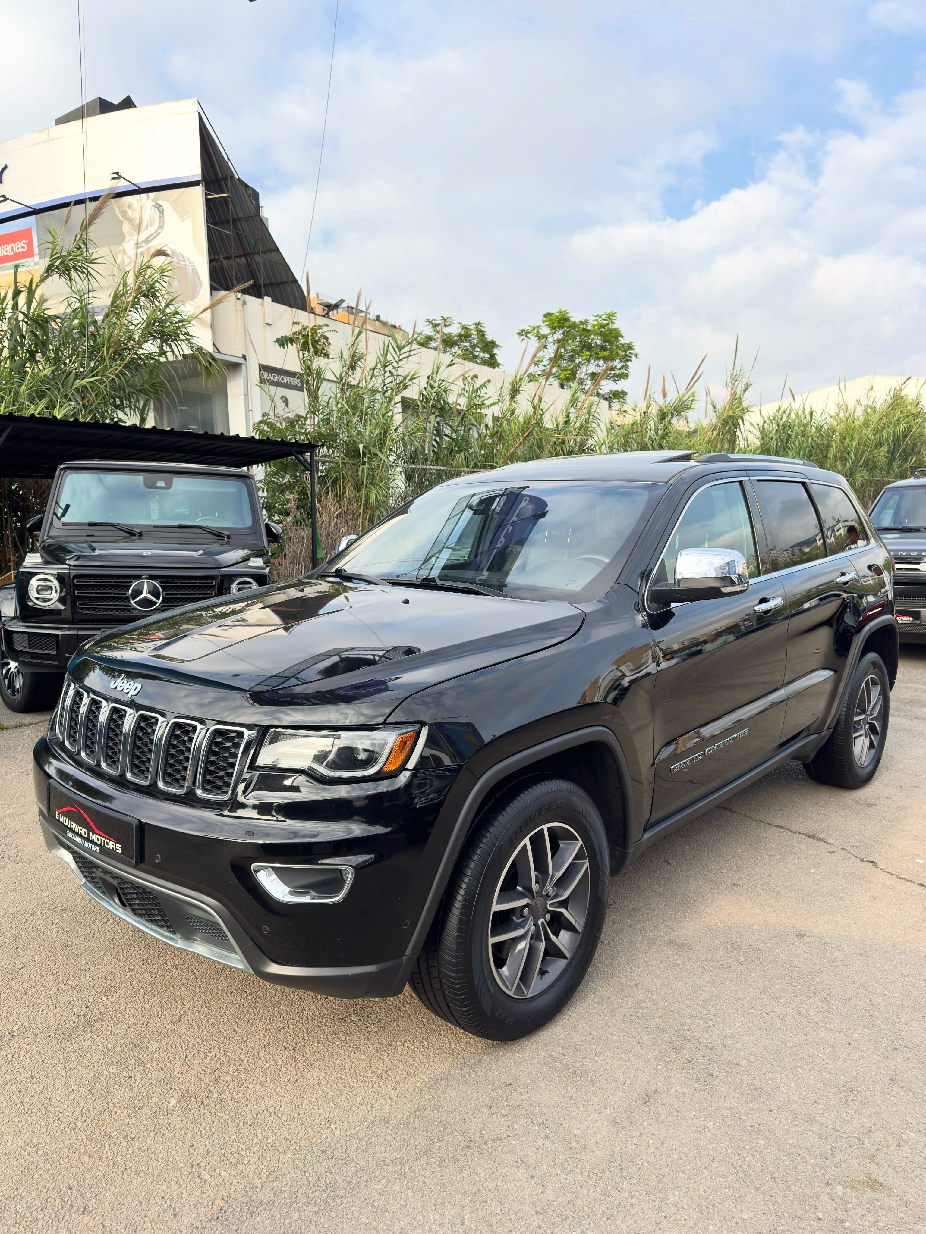 2019 Jeep Grand Cherokee photo 2