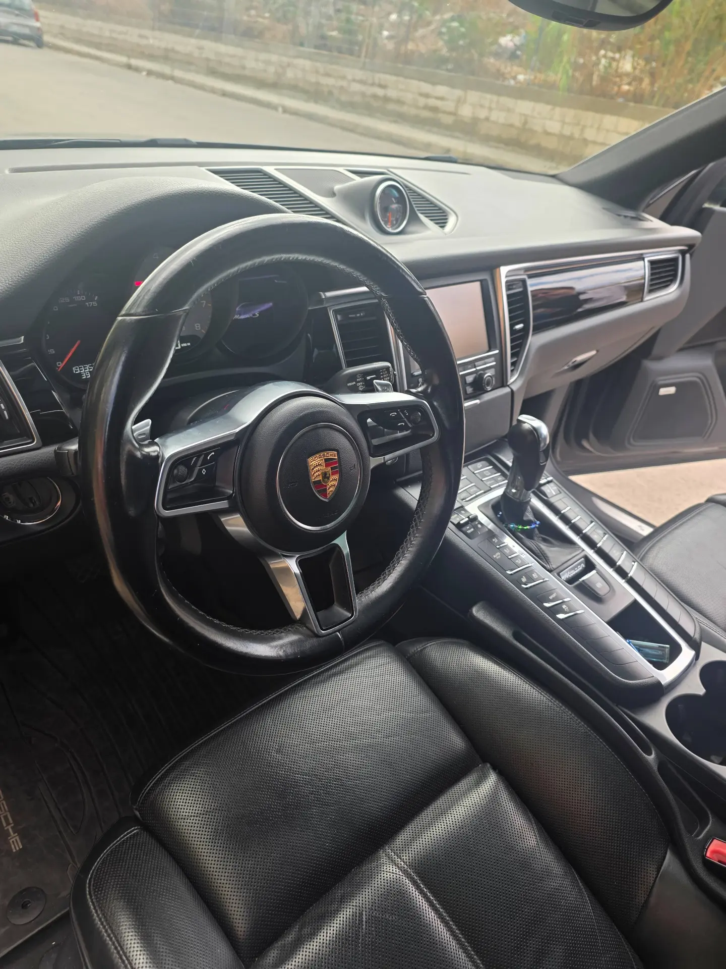 2015 Porsche Macan photo 9