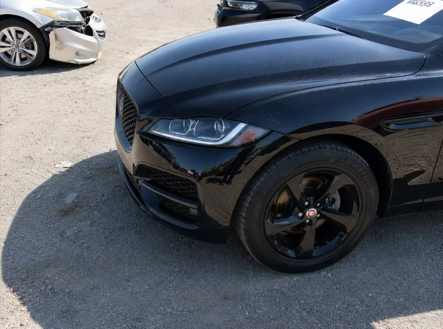 2019 Jaguar F-PACE photo 3