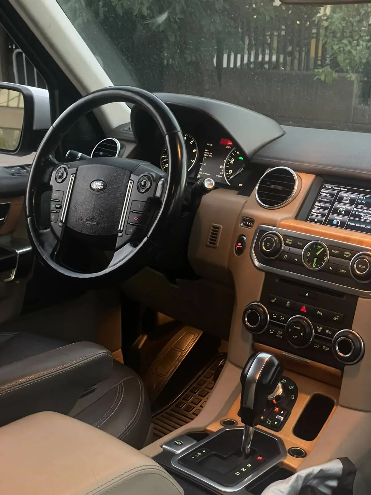 2013 Land Rover LR4 photo 3