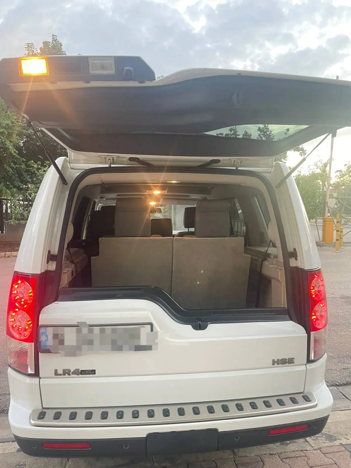 2013 Land Rover LR4 photo 4