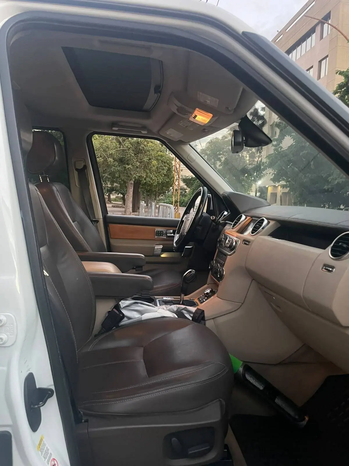 2013 Land Rover LR4 photo 9