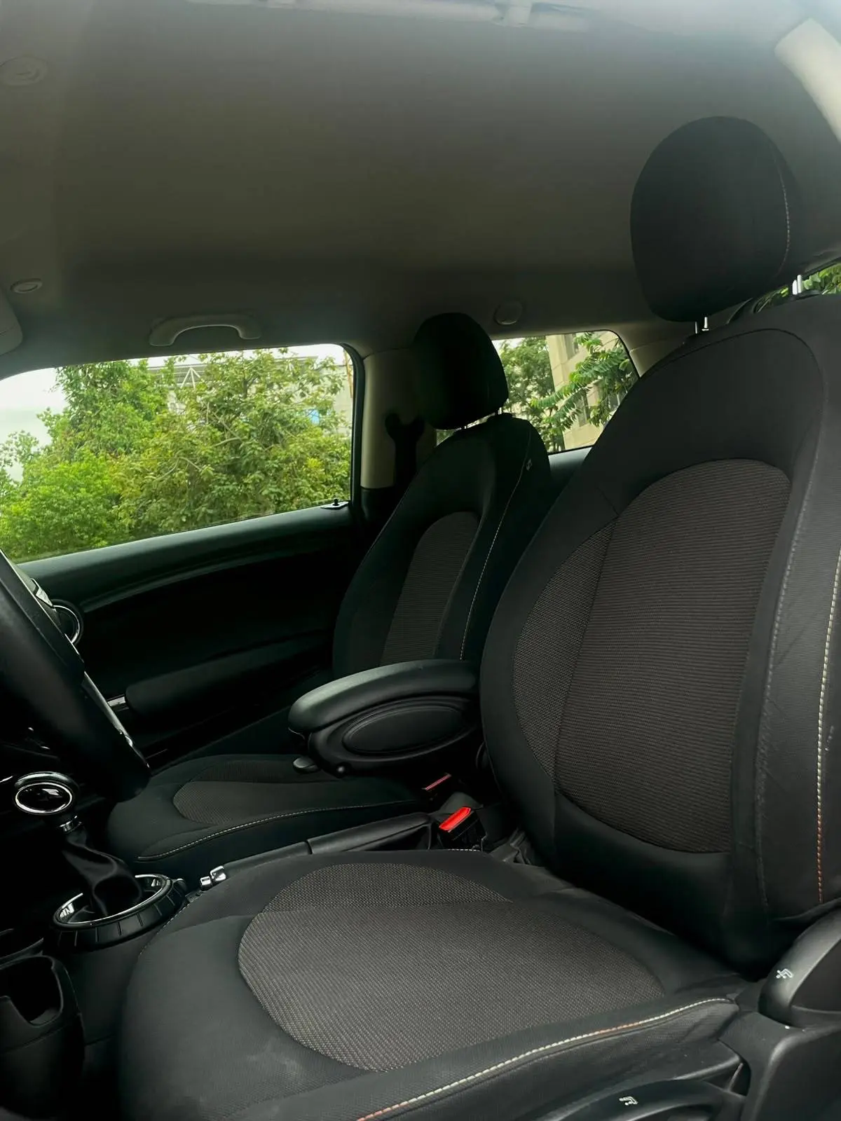 2014 MINI Cooper photo 8