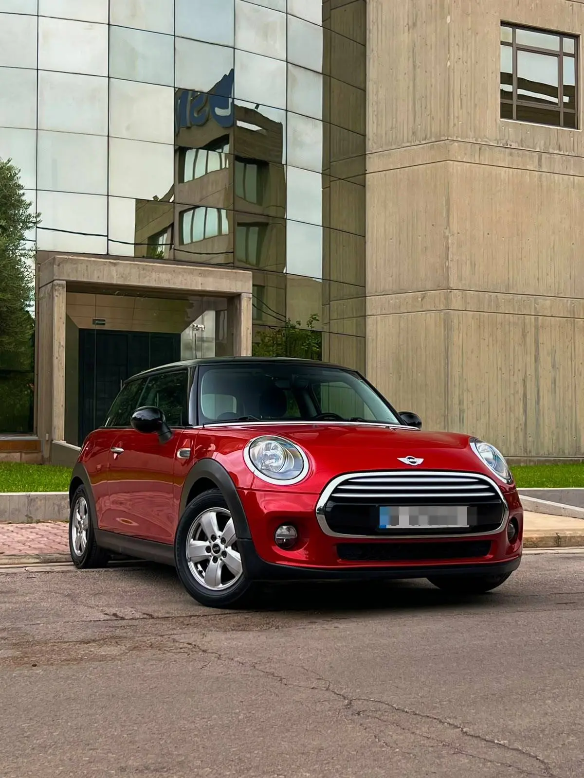 2014 MINI Cooper photo 2