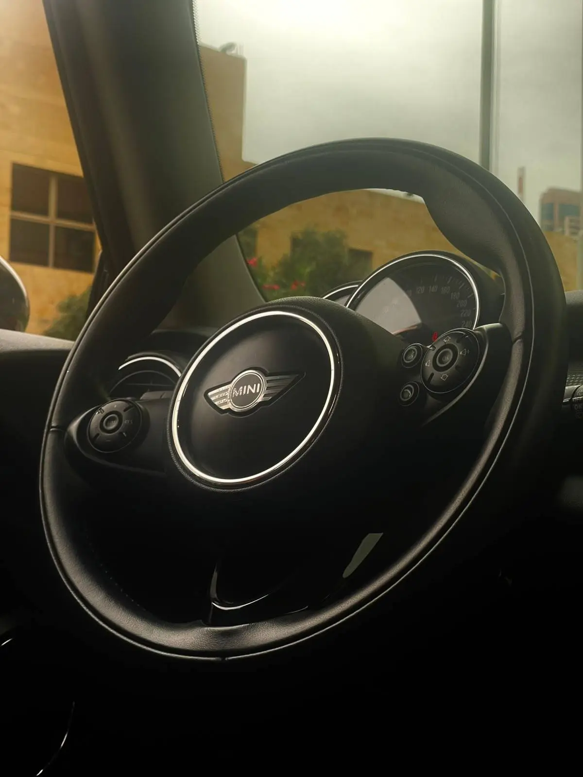 2014 MINI Cooper photo 12