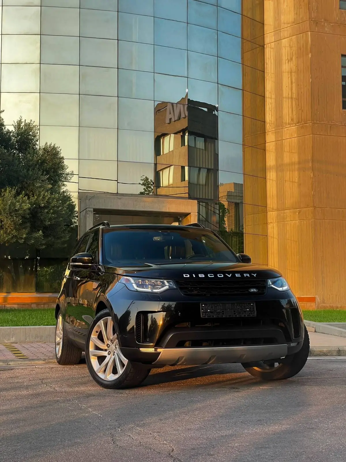 2017 Land Rover Discovery photo 4