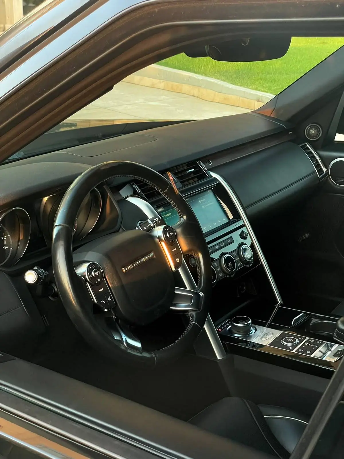2017 Land Rover Discovery photo 8