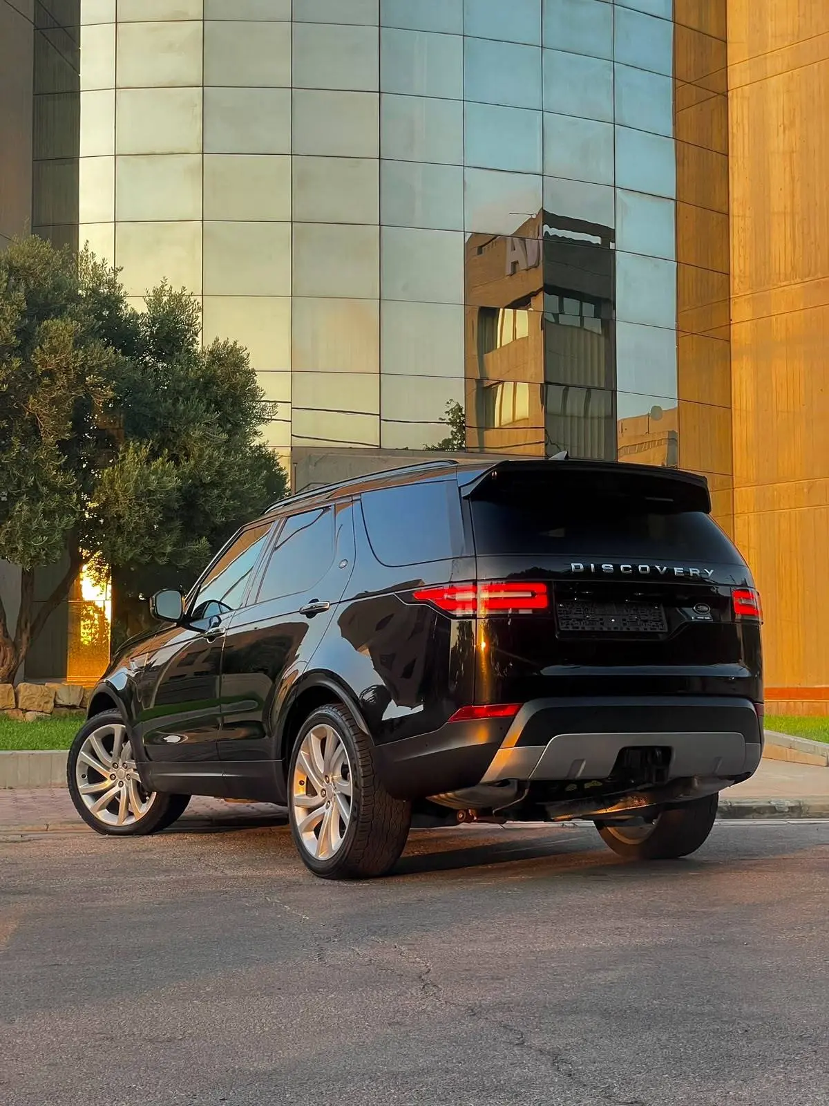 2017 Land Rover Discovery photo 9