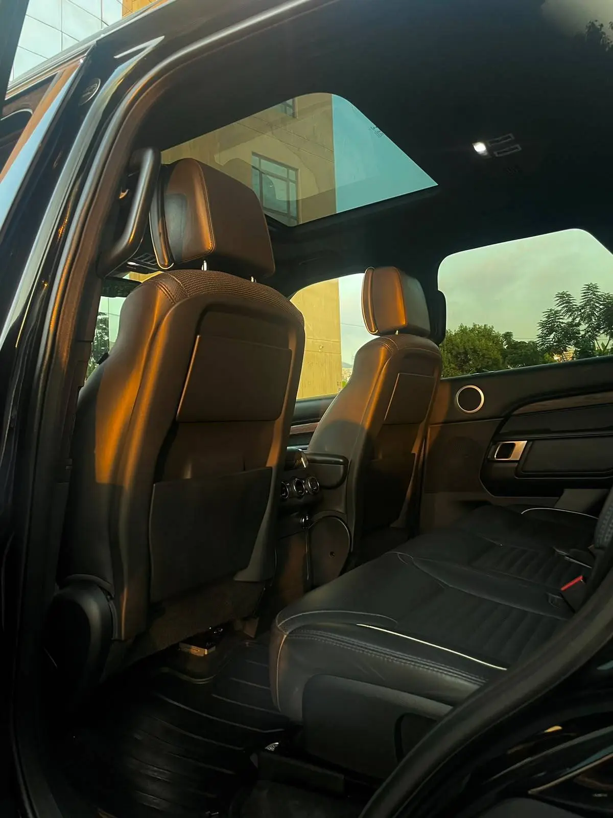 2017 Land Rover Discovery photo 13