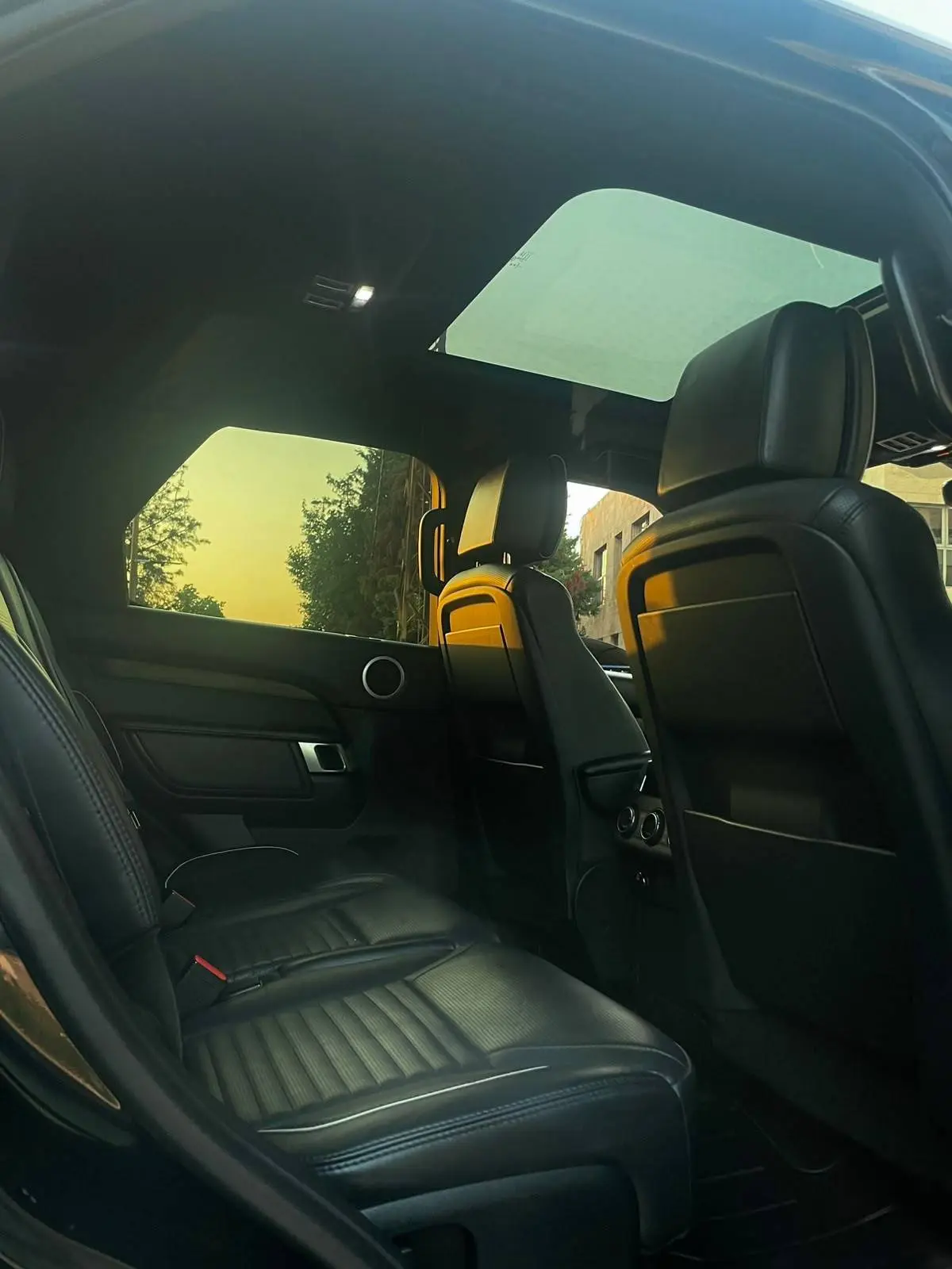 2017 Land Rover Discovery photo 14