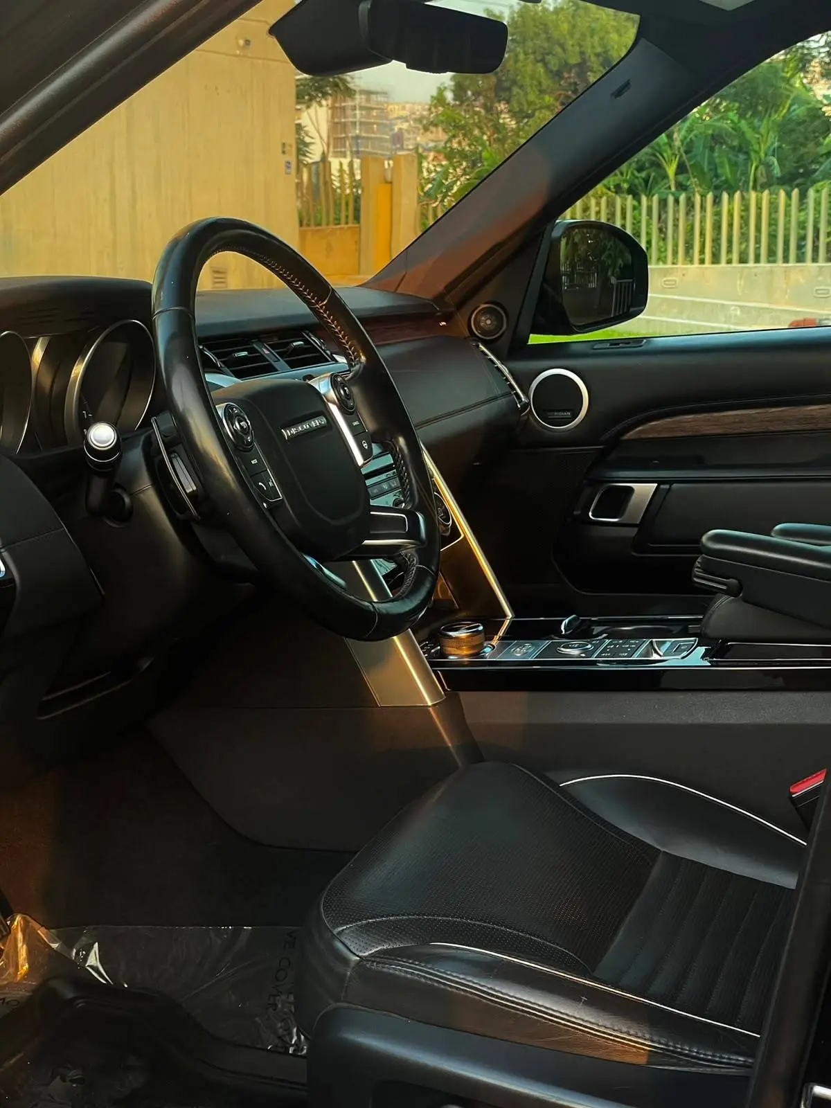 2017 Land Rover Discovery photo 15