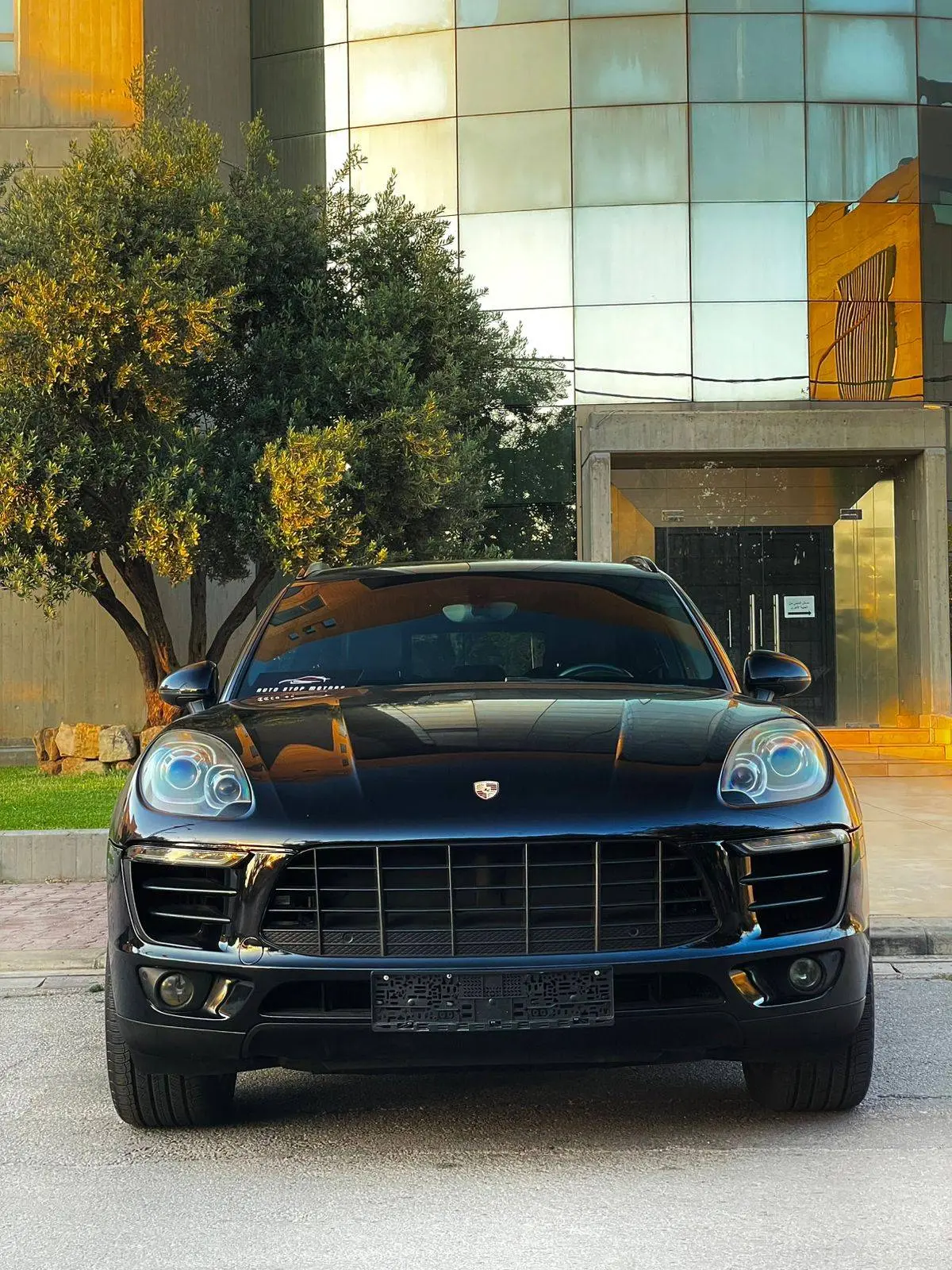 2015 Porsche Macan photo 2
