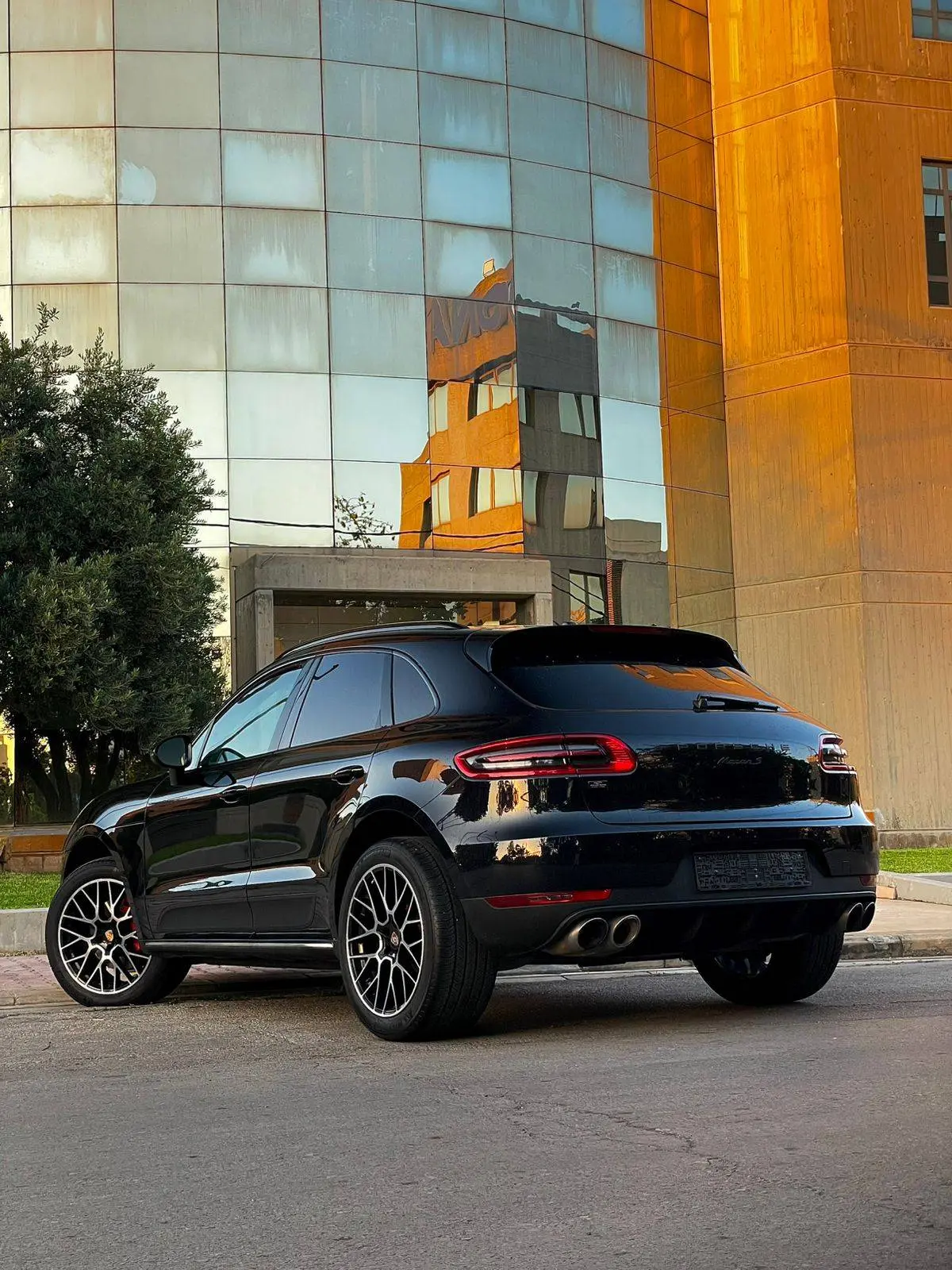 2015 Porsche Macan photo 13
