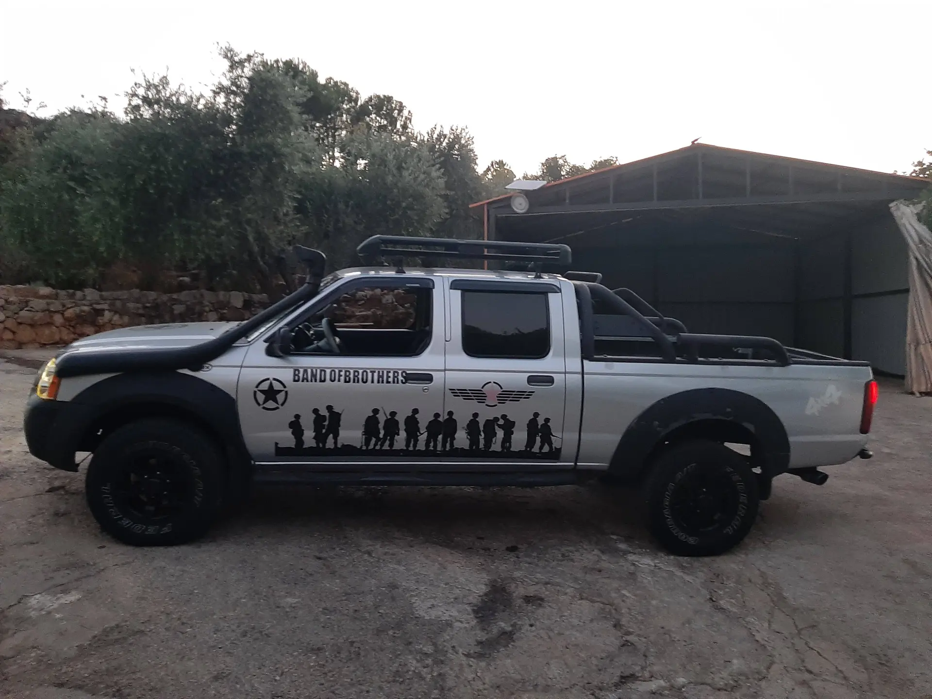 2003 Nissan Frontier Crew Cab photo 3